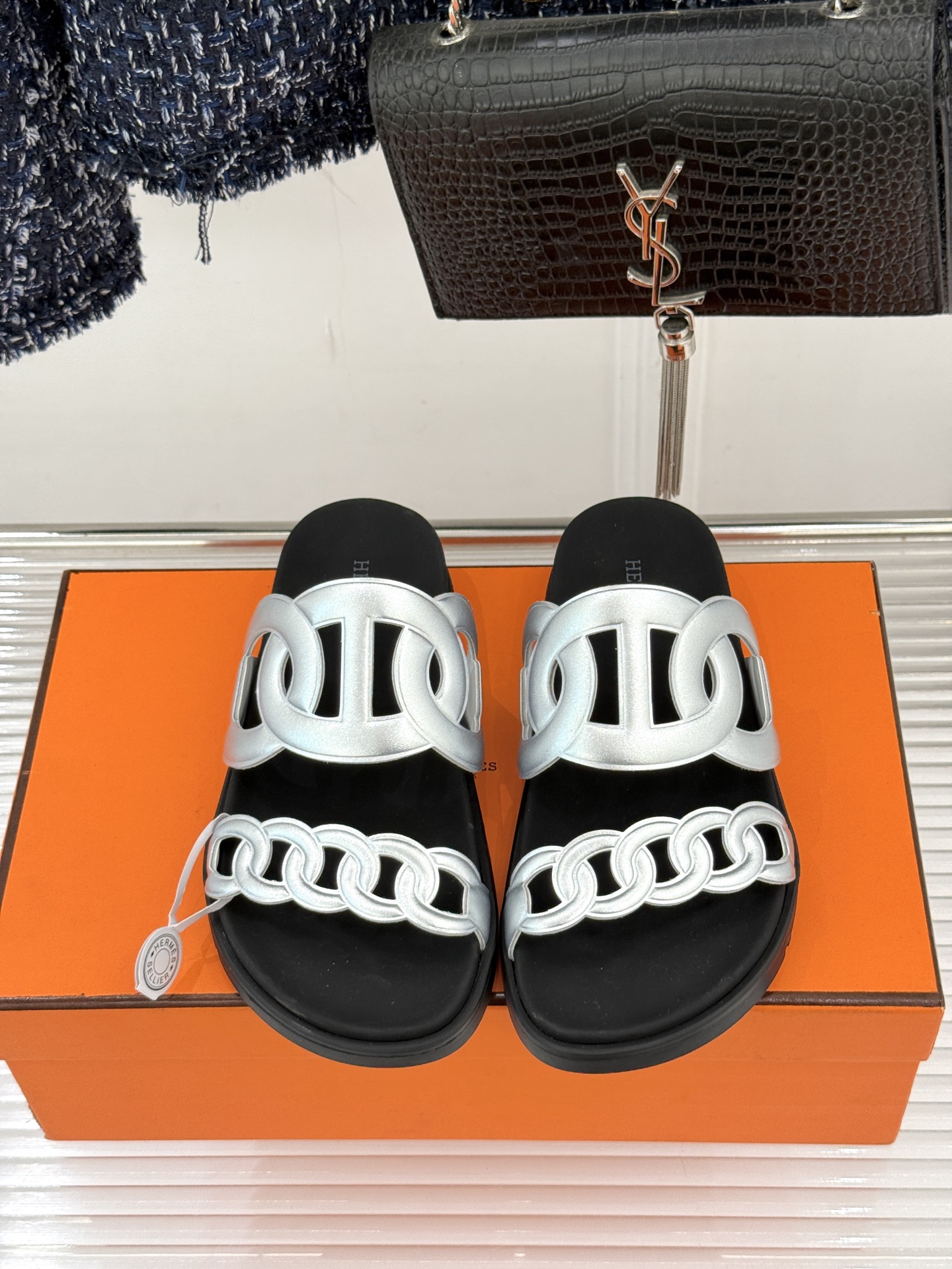 男码➕10Herme*经典 二舅猪鼻子拖鞋二舅鞋夏天的最爱😍仿佛是有一种魔力 越看越好看 刚出的时候不理