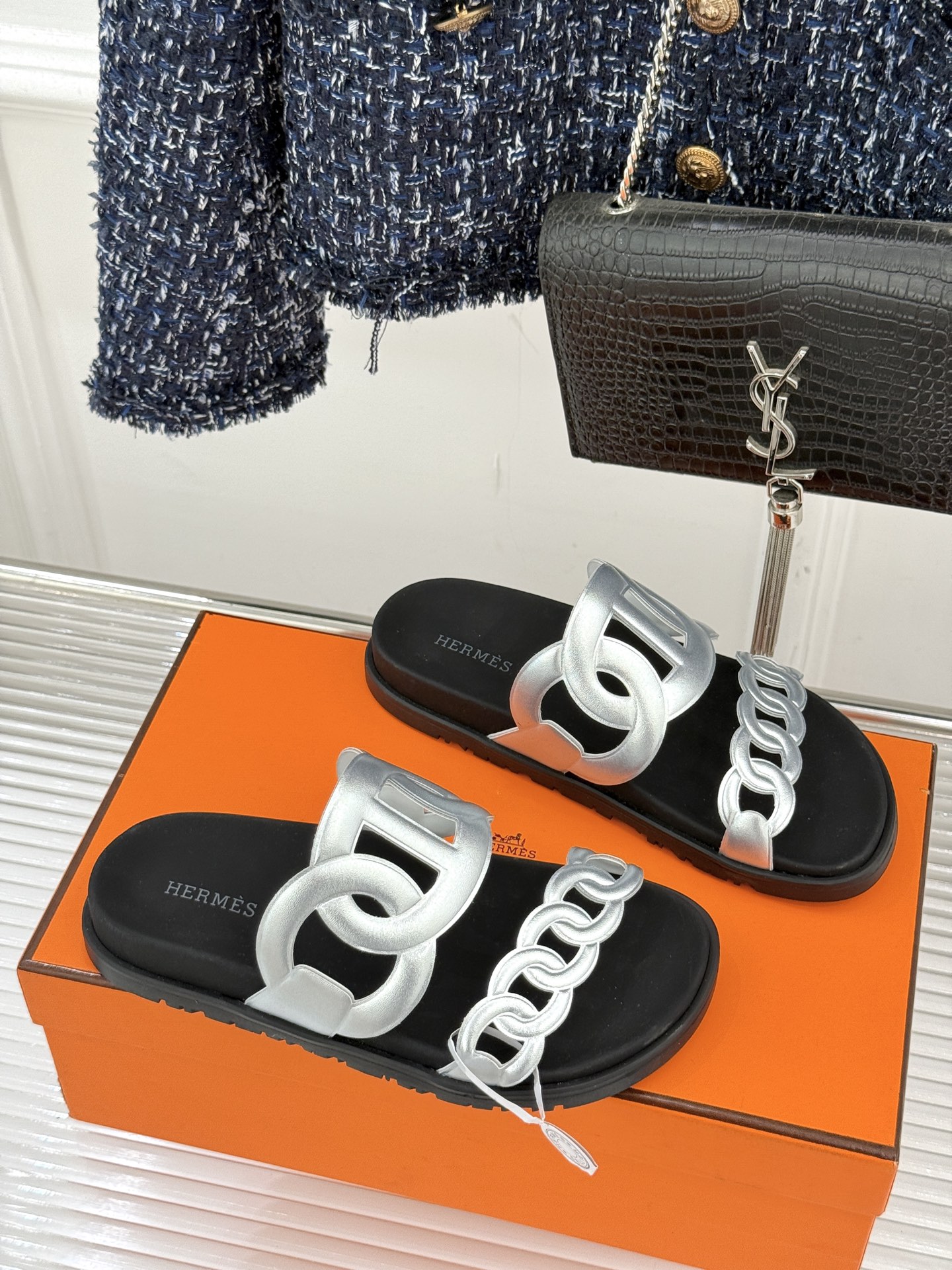 男码➕10Herme*经典 二舅猪鼻子拖鞋二舅鞋夏天的最爱😍仿佛是有一种魔力 越看越好看 刚出的时候不理