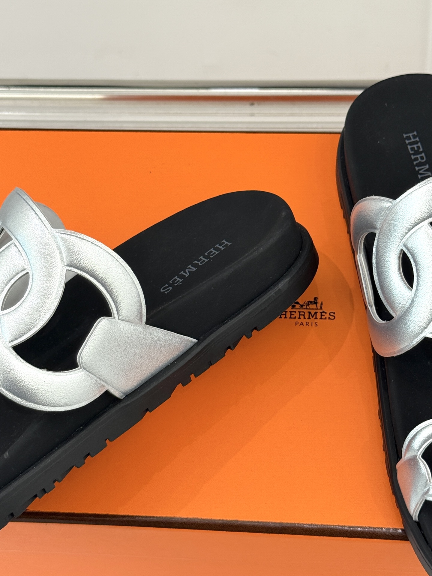 男码➕10Herme*经典 二舅猪鼻子拖鞋二舅鞋夏天的最爱😍仿佛是有一种魔力 越看越好看 刚出的时候不理