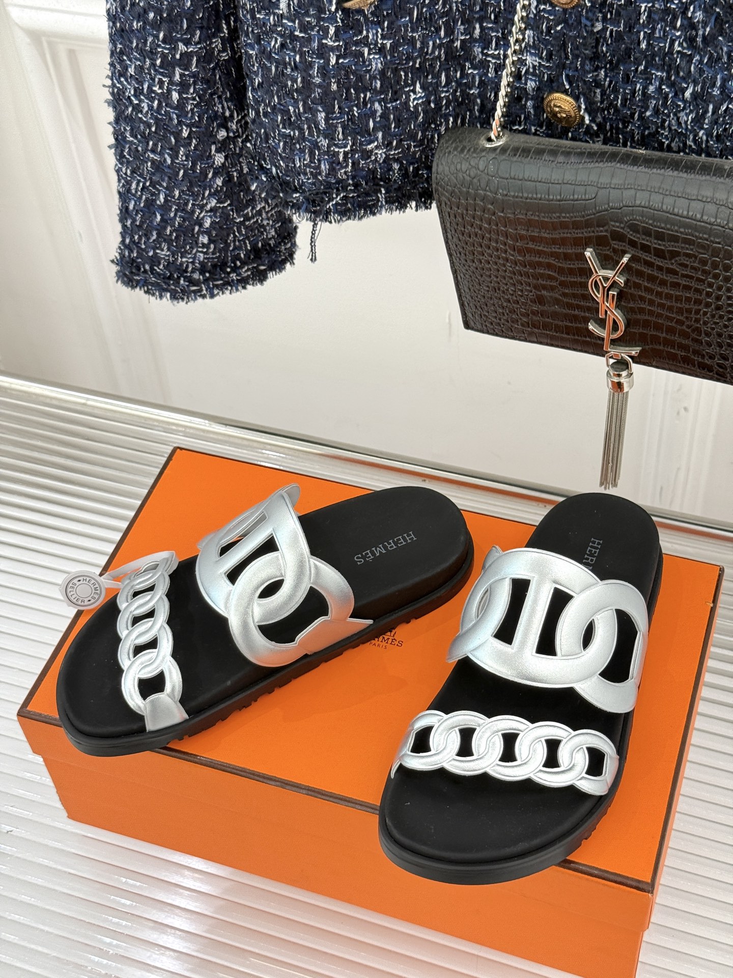 男码➕10Herme*经典 二舅猪鼻子拖鞋二舅鞋夏天的最爱😍仿佛是有一种魔力 越看越好看 刚出的时候不理