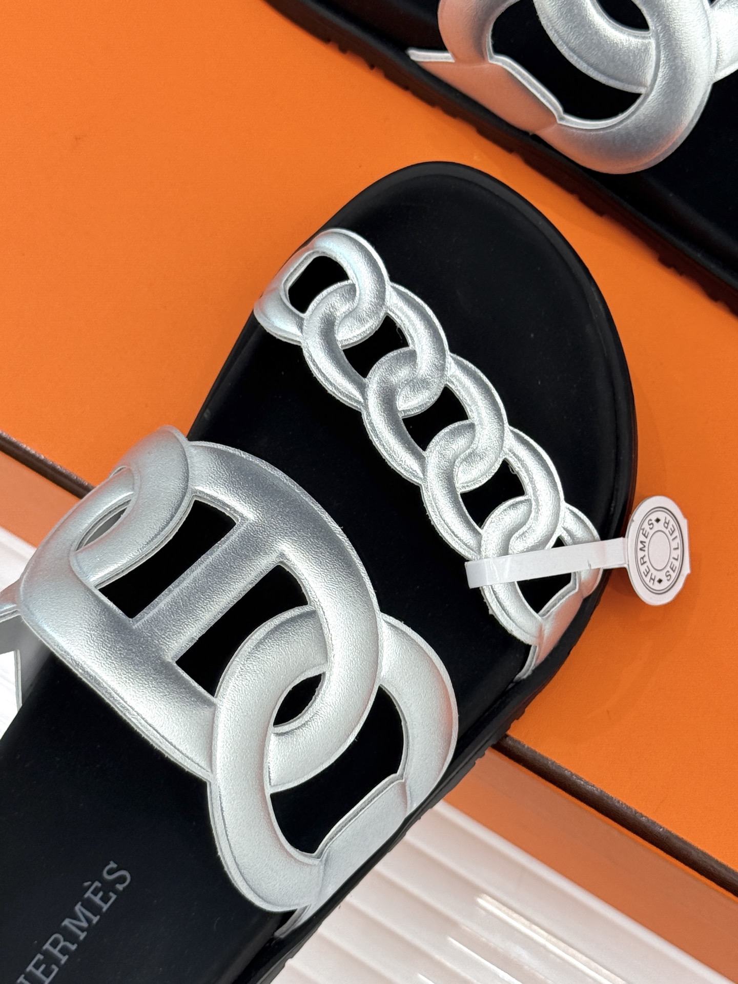 男码➕10Herme*经典 二舅猪鼻子拖鞋二舅鞋夏天的最爱😍仿佛是有一种魔力 越看越好看 刚出的时候不理