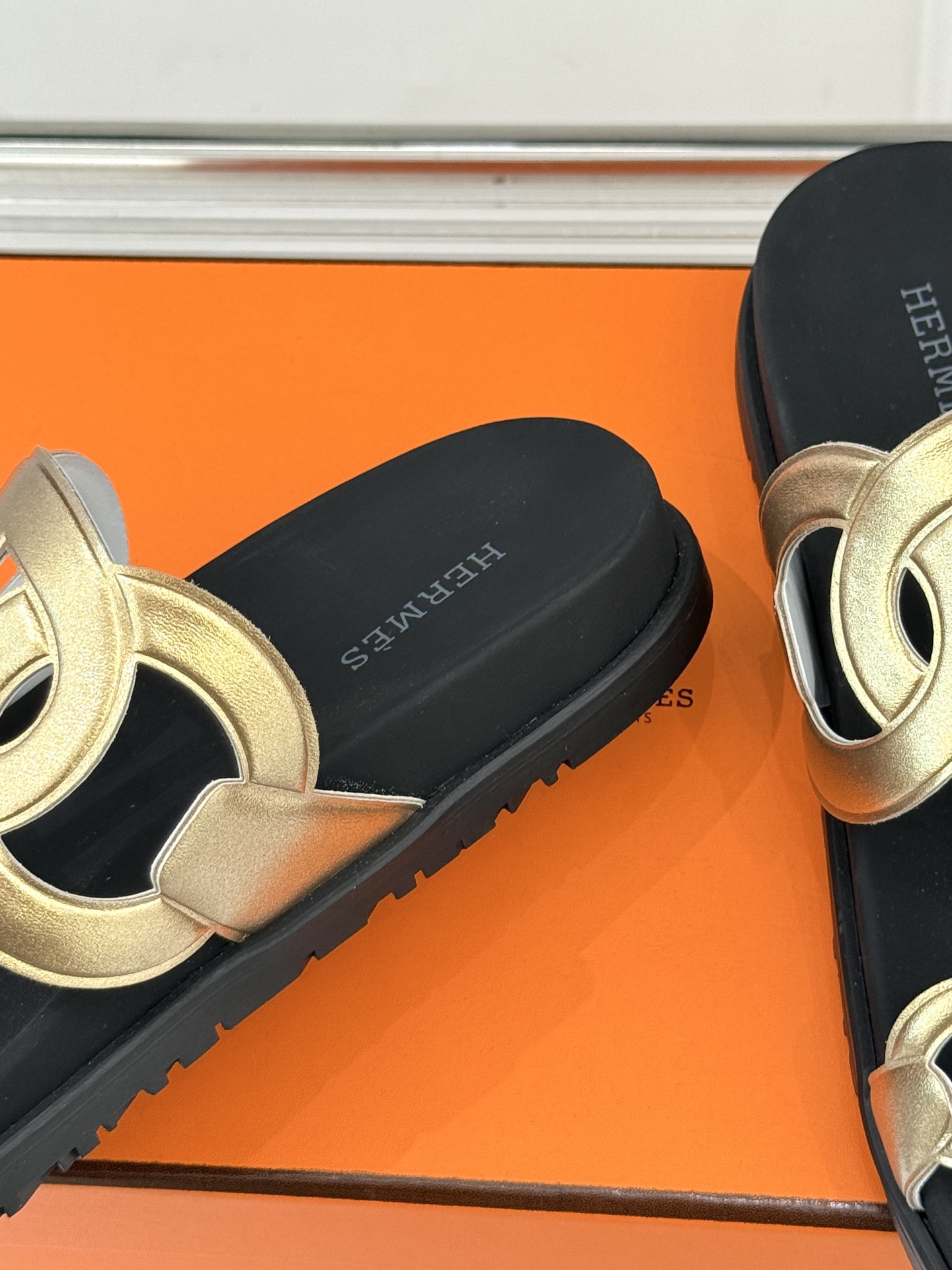 男码➕10Herme*经典 二舅猪鼻子拖鞋二舅鞋夏天的最爱😍仿佛是有一种魔力 越看越好看 刚出的时候不理