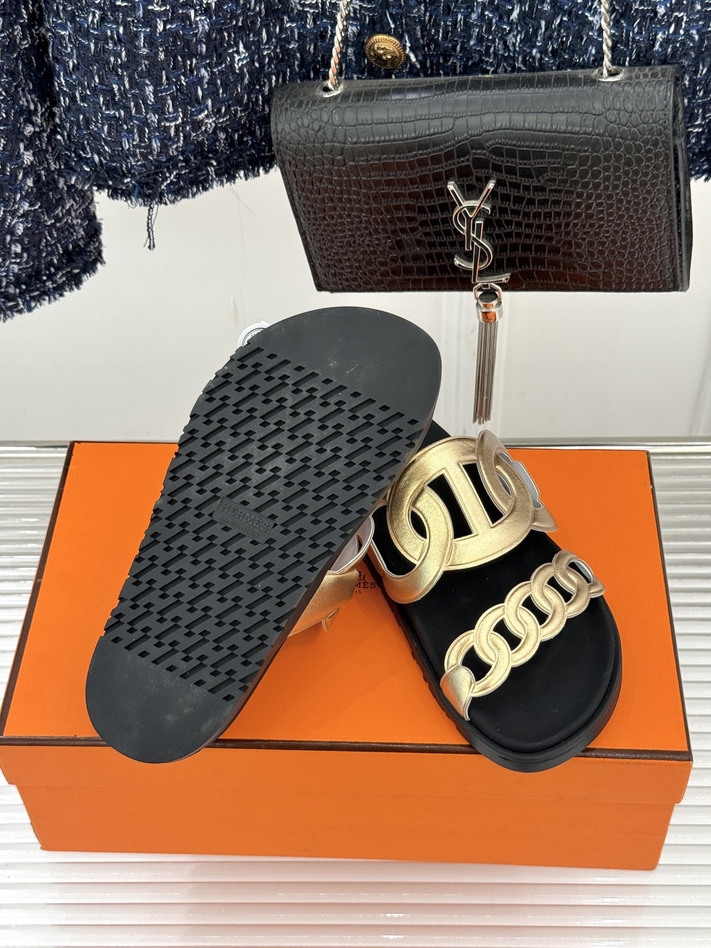 男码➕10Herme*经典 二舅猪鼻子拖鞋二舅鞋夏天的最爱😍仿佛是有一种魔力 越看越好看 刚出的时候不理