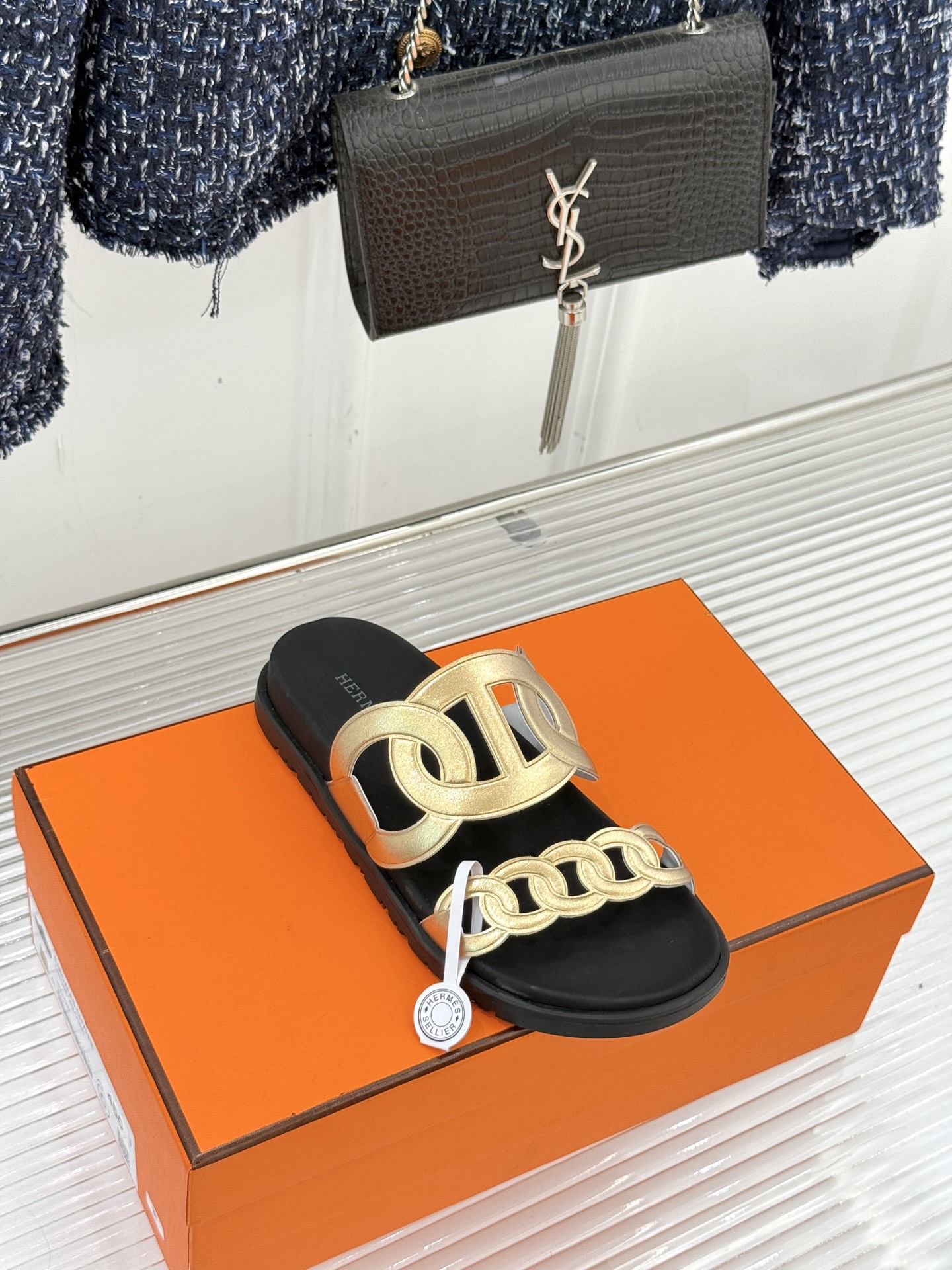 男码➕10Herme*经典 二舅猪鼻子拖鞋二舅鞋夏天的最爱😍仿佛是有一种魔力 越看越好看 刚出的时候不理