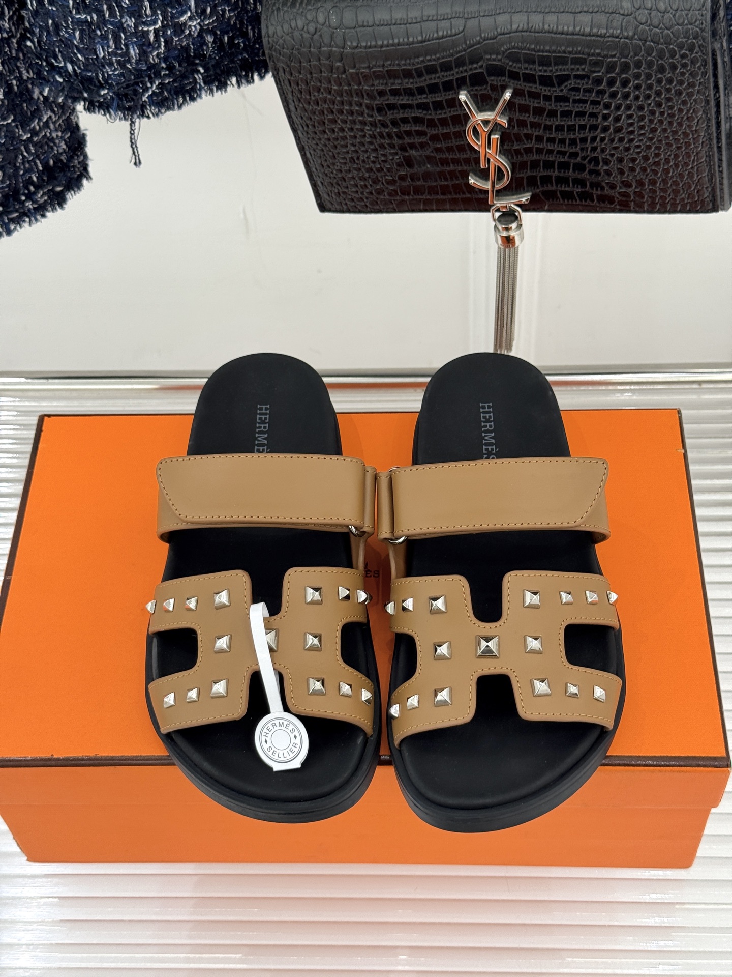 男码➕10Herme*经典 二舅魔术贴H拖鞋二舅鞋夏天的最爱😍仿佛是有一种魔力 越看越好看 刚出的时候不
