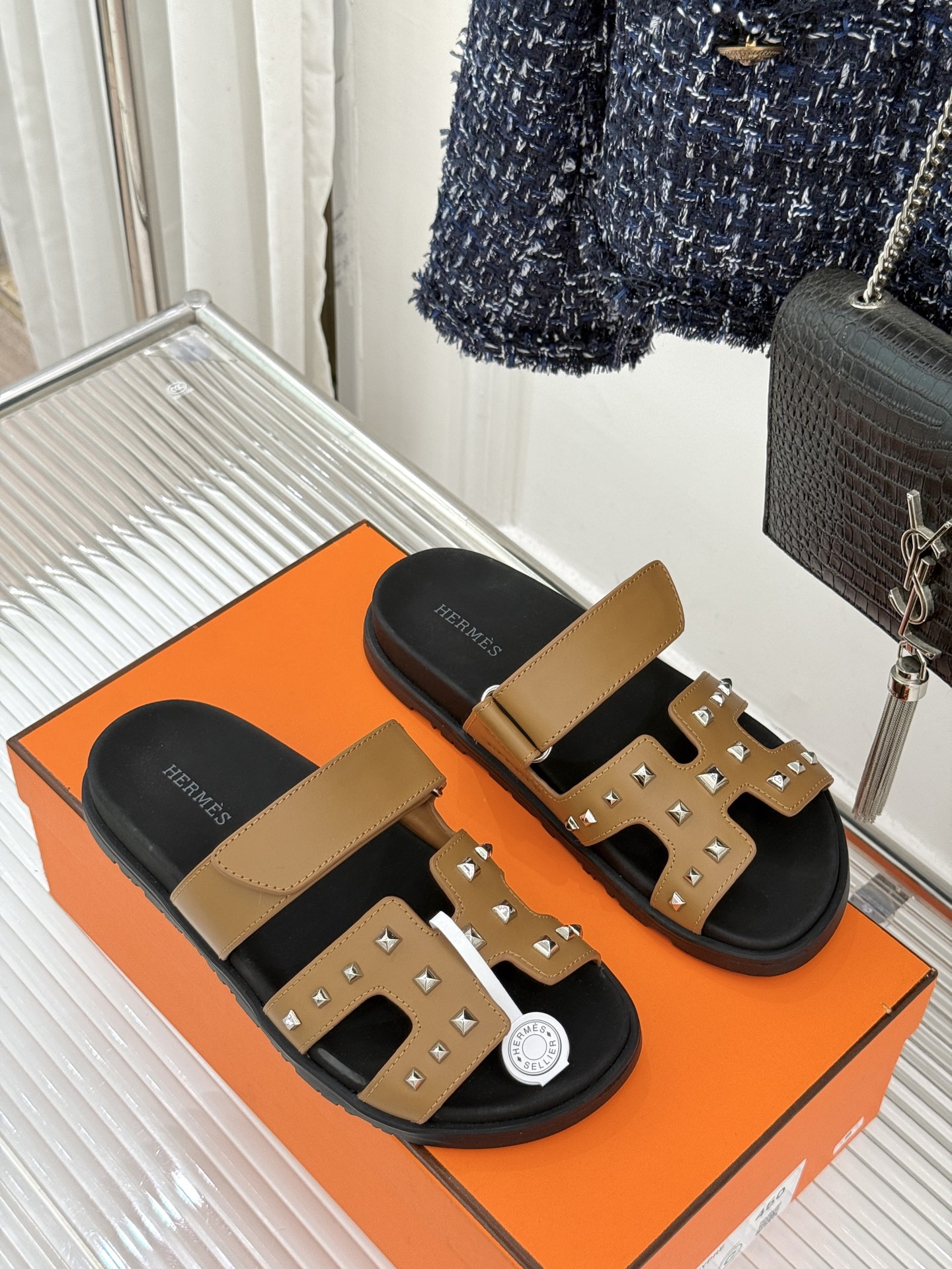 男码➕10Herme*经典 二舅魔术贴H拖鞋二舅鞋夏天的最爱😍仿佛是有一种魔力 越看越好看 刚出的时候不
