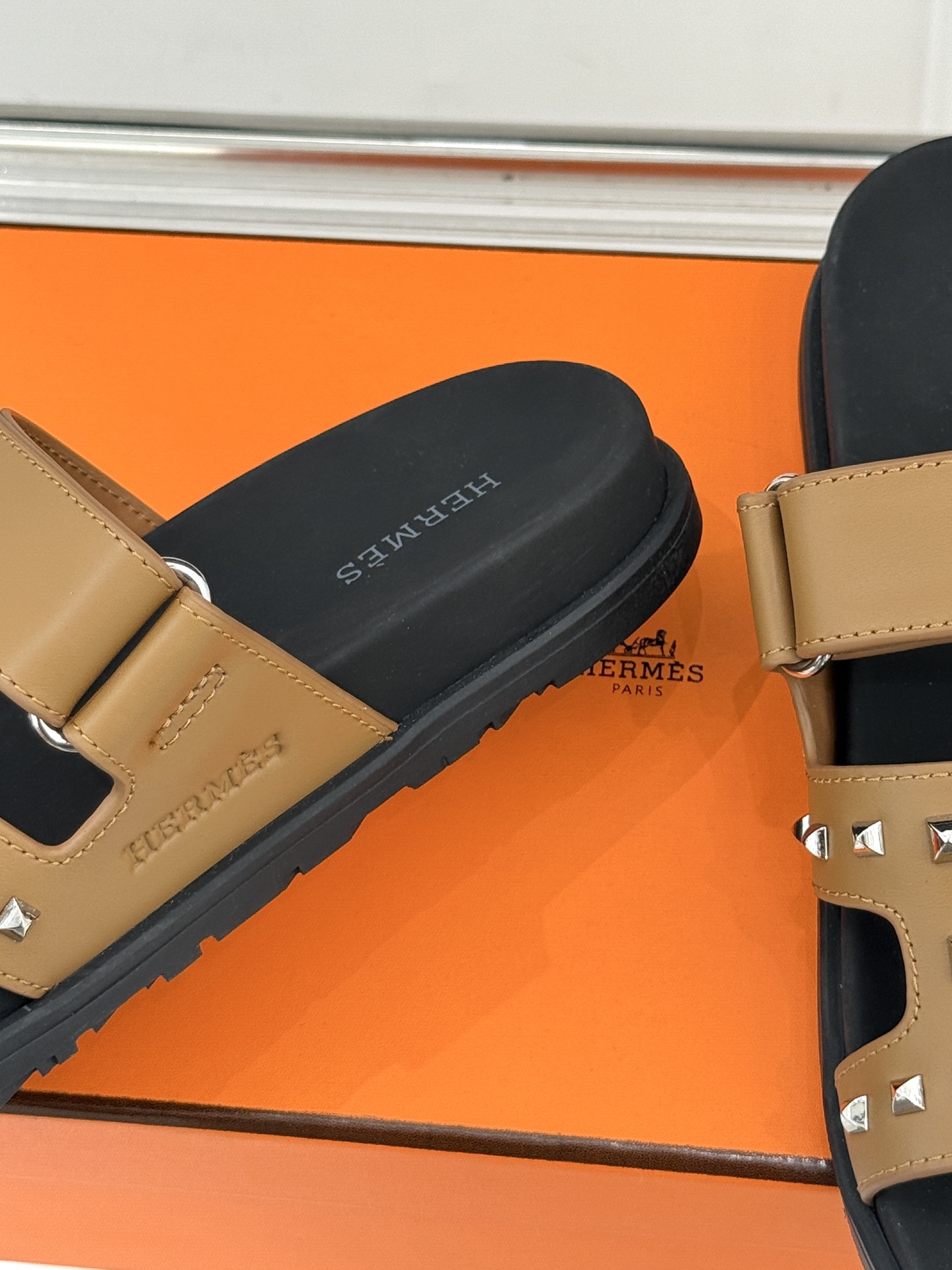 男码➕10Herme*经典 二舅魔术贴H拖鞋二舅鞋夏天的最爱😍仿佛是有一种魔力 越看越好看 刚出的时候不