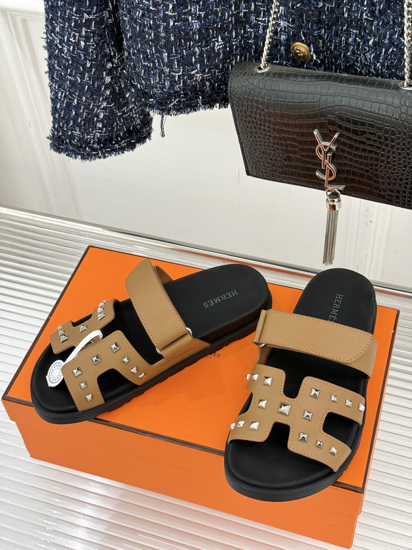 男码➕10Herme*经典 二舅魔术贴H拖鞋二舅鞋夏天的最爱😍仿佛是有一种魔力 越看越好看 刚出的时候不