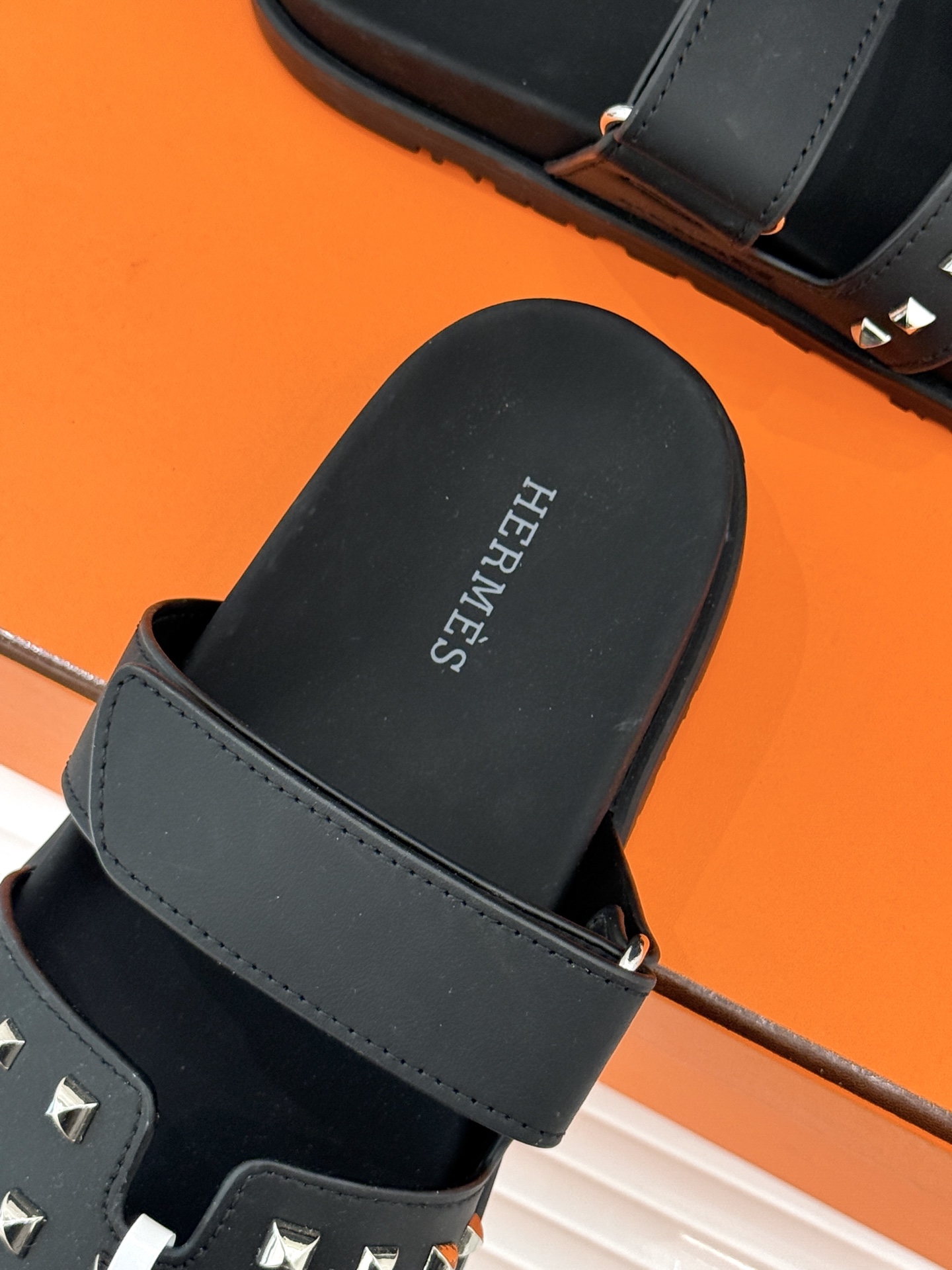 男码➕10Herme*经典 二舅魔术贴H拖鞋二舅鞋夏天的最爱😍仿佛是有一种魔力 越看越好看 刚出的时候不