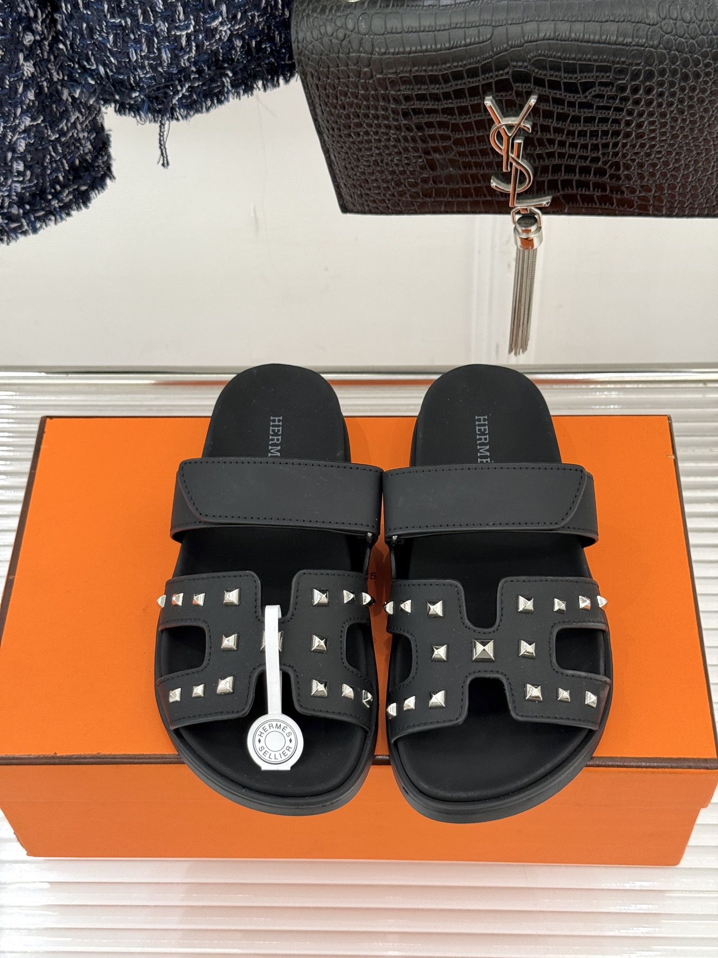 男码➕10Herme*经典 二舅魔术贴H拖鞋二舅鞋夏天的最爱😍仿佛是有一种魔力 越看越好看 刚出的时候不
