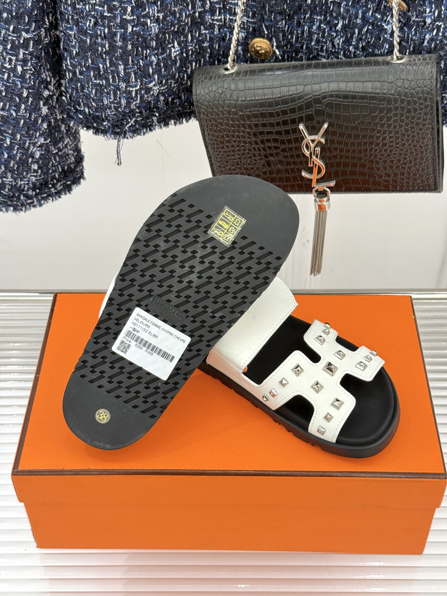 男码➕10Herme*经典 二舅魔术贴H拖鞋二舅鞋夏天的最爱😍仿佛是有一种魔力 越看越好看 刚出的时候不