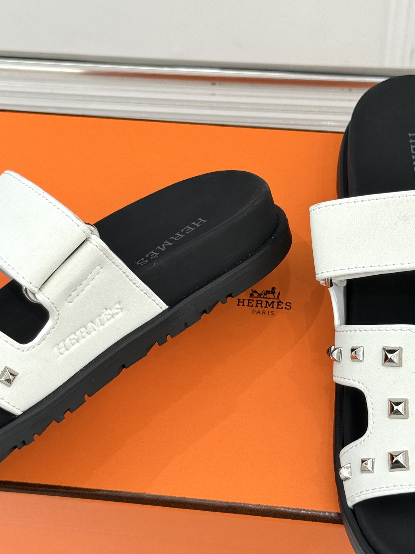 男码➕10Herme*经典 二舅魔术贴H拖鞋二舅鞋夏天的最爱😍仿佛是有一种魔力 越看越好看 刚出的时候不