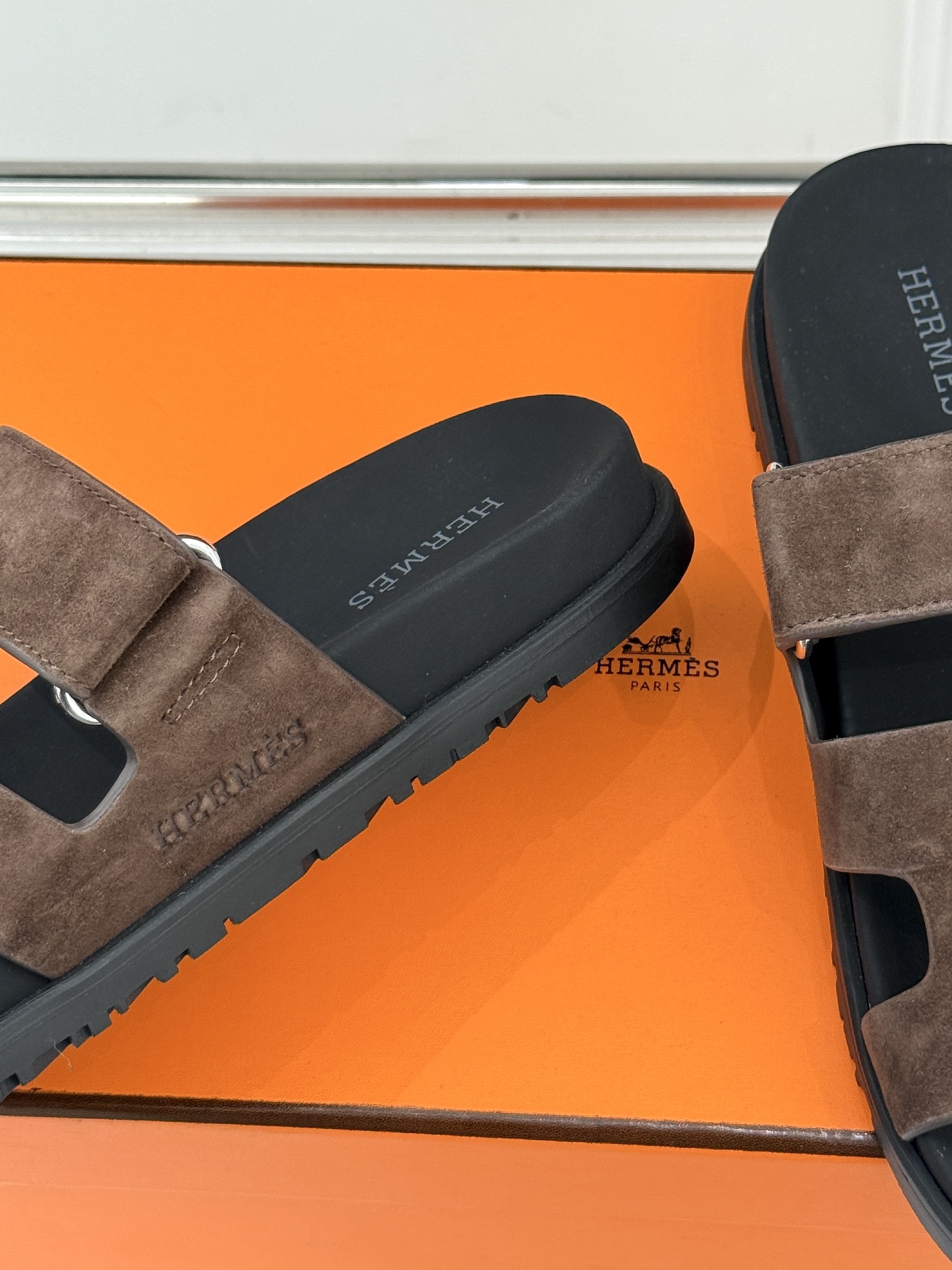男码➕10Herme*经典 二舅魔术贴H拖鞋二舅鞋夏天的最爱😍仿佛是有一种魔力 越看越好看 刚出的时候不