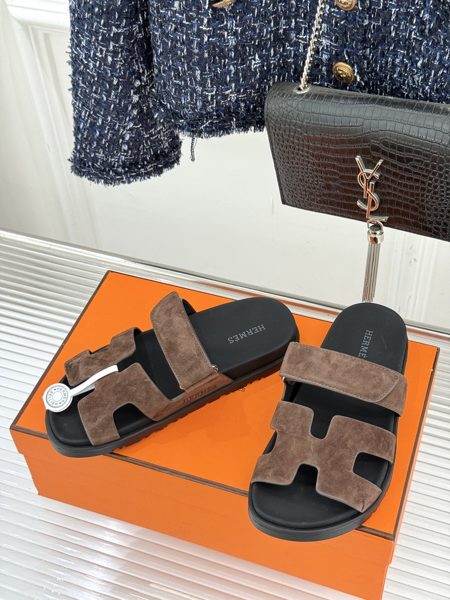 男码➕10Herme*经典 二舅魔术贴H拖鞋二舅鞋夏天的最爱😍仿佛是有一种魔力 越看越好看 刚出的时候不
