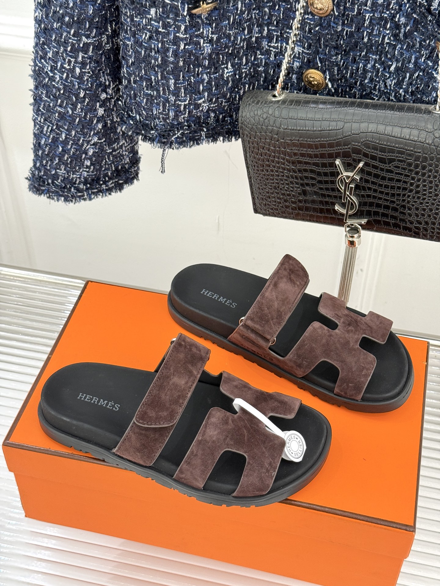 男码➕10Herme*经典 二舅魔术贴H拖鞋二舅鞋夏天的最爱😍仿佛是有一种魔力 越看越好看 刚出的时候不