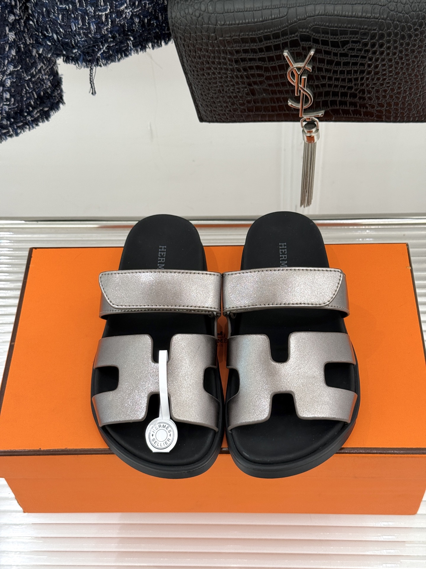 男码➕10Herme*经典 二舅魔术贴H拖鞋二舅鞋夏天的最爱😍仿佛是有一种魔力 越看越好看 刚出的时候不