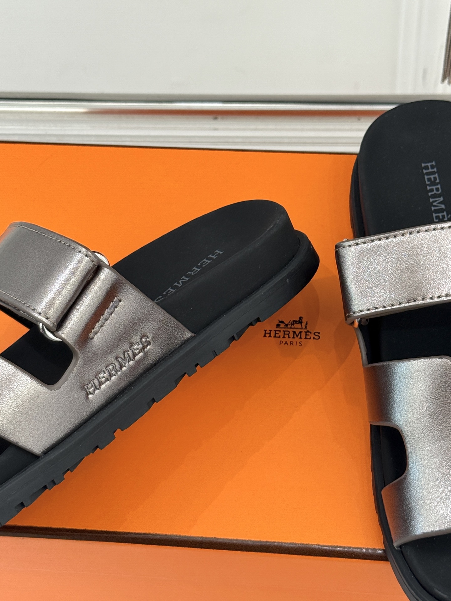 男码➕10Herme*经典 二舅魔术贴H拖鞋二舅鞋夏天的最爱😍仿佛是有一种魔力 越看越好看 刚出的时候不