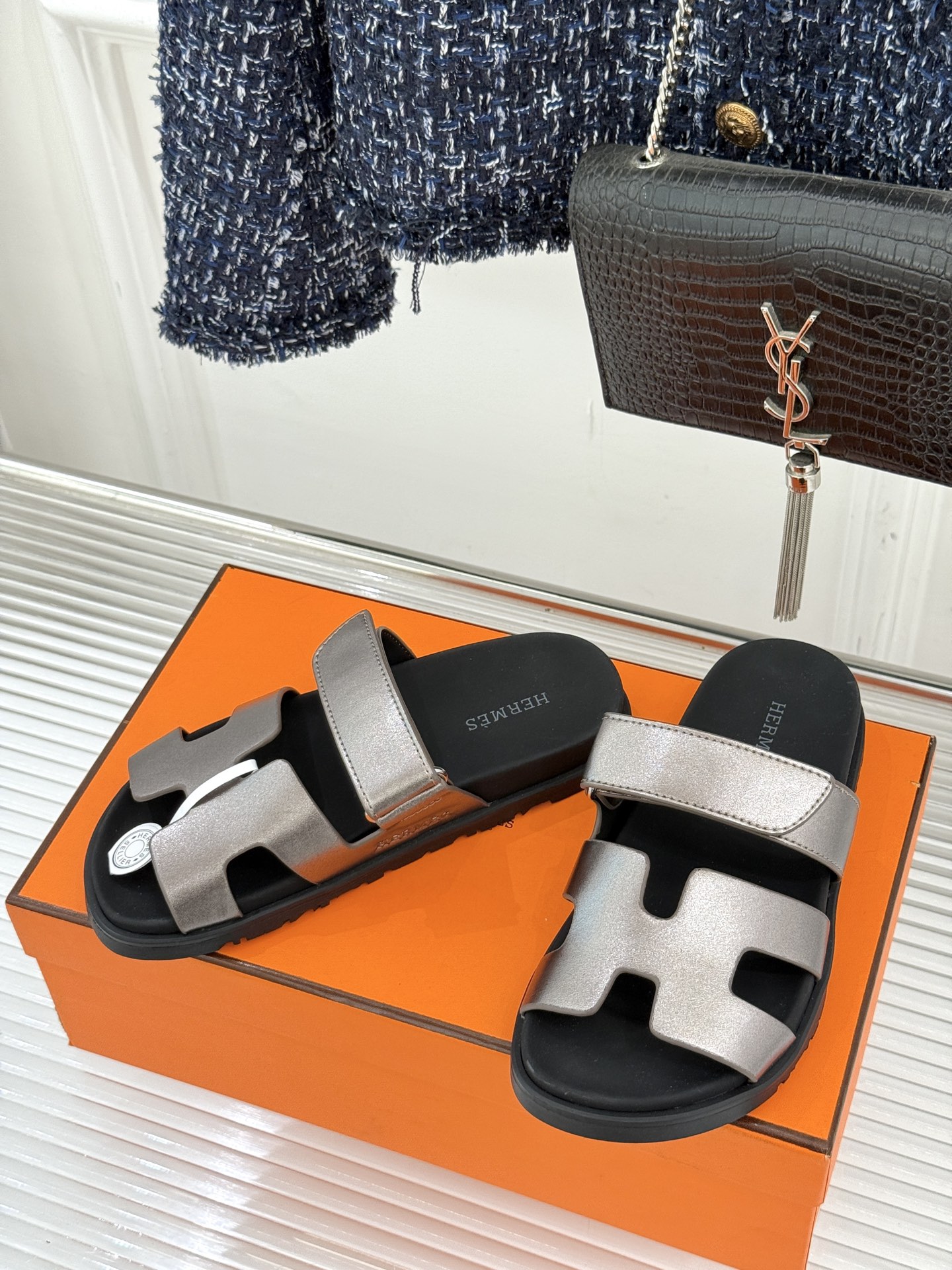 男码➕10Herme*经典 二舅魔术贴H拖鞋二舅鞋夏天的最爱😍仿佛是有一种魔力 越看越好看 刚出的时候不
