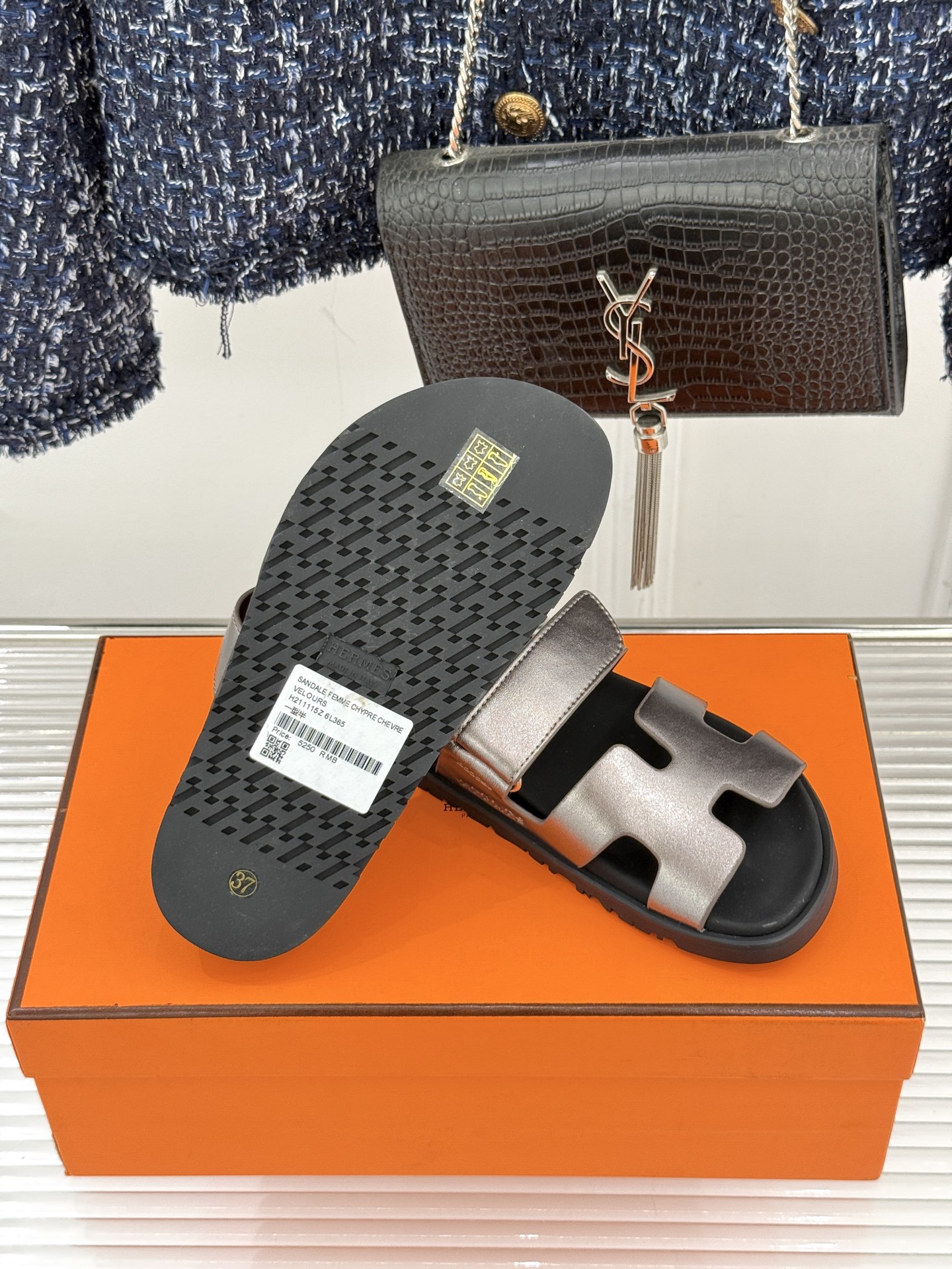 男码➕10Herme*经典 二舅魔术贴H拖鞋二舅鞋夏天的最爱😍仿佛是有一种魔力 越看越好看 刚出的时候不