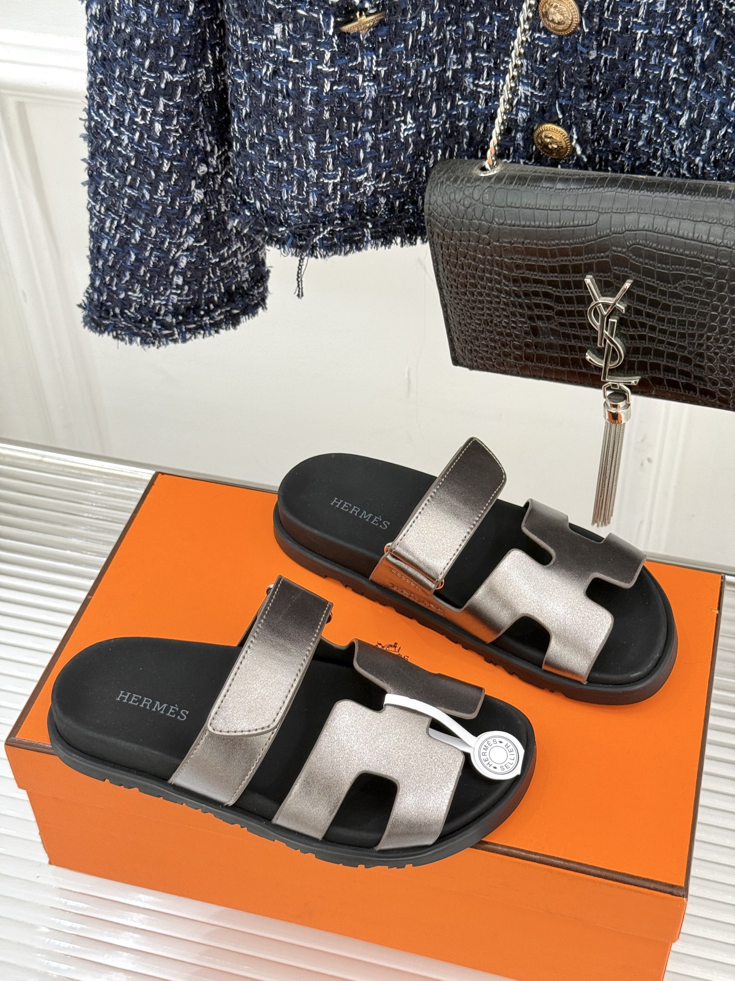 男码➕10Herme*经典 二舅魔术贴H拖鞋二舅鞋夏天的最爱😍仿佛是有一种魔力 越看越好看 刚出的时候不