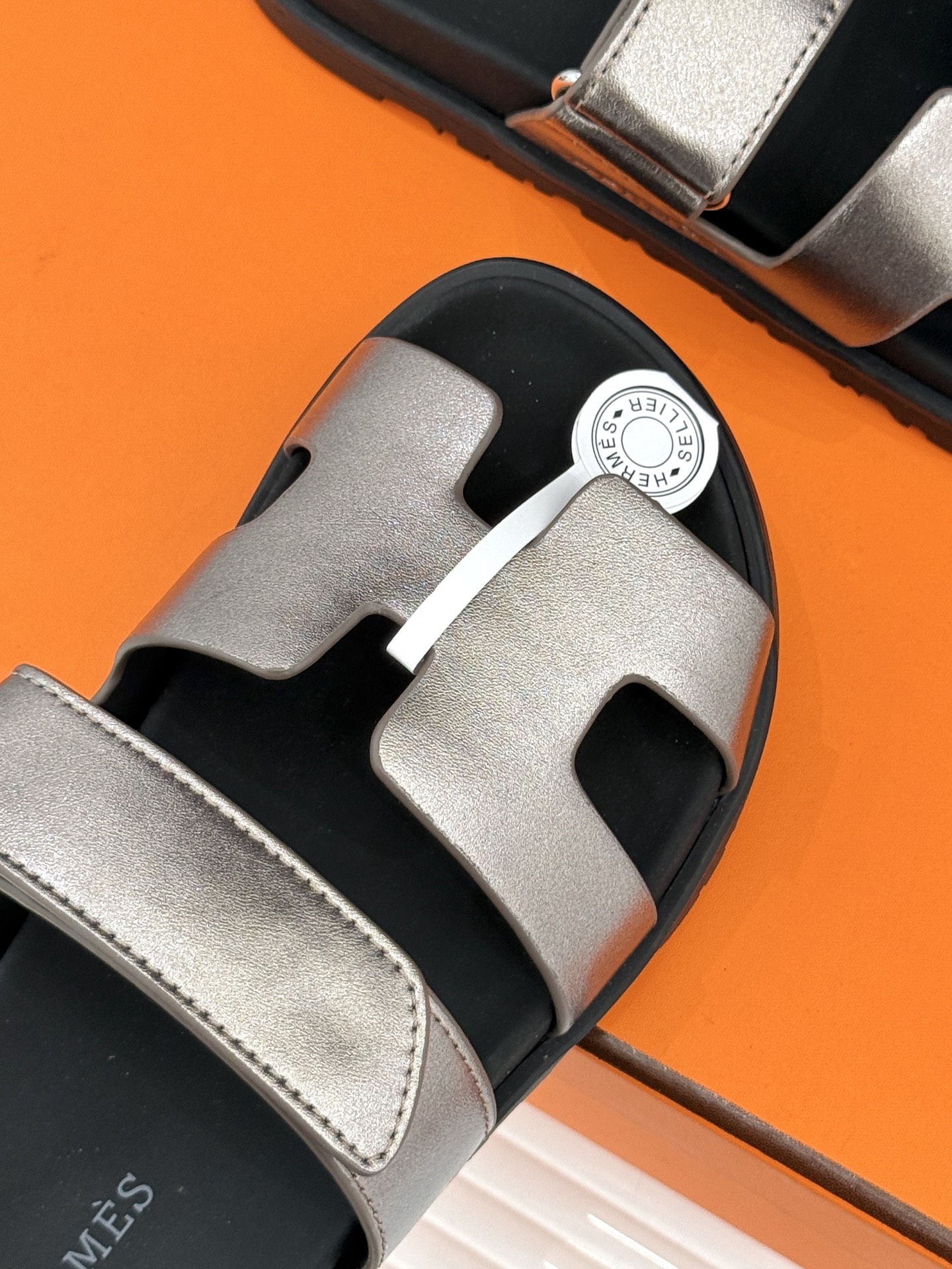 男码➕10Herme*经典 二舅魔术贴H拖鞋二舅鞋夏天的最爱😍仿佛是有一种魔力 越看越好看 刚出的时候不