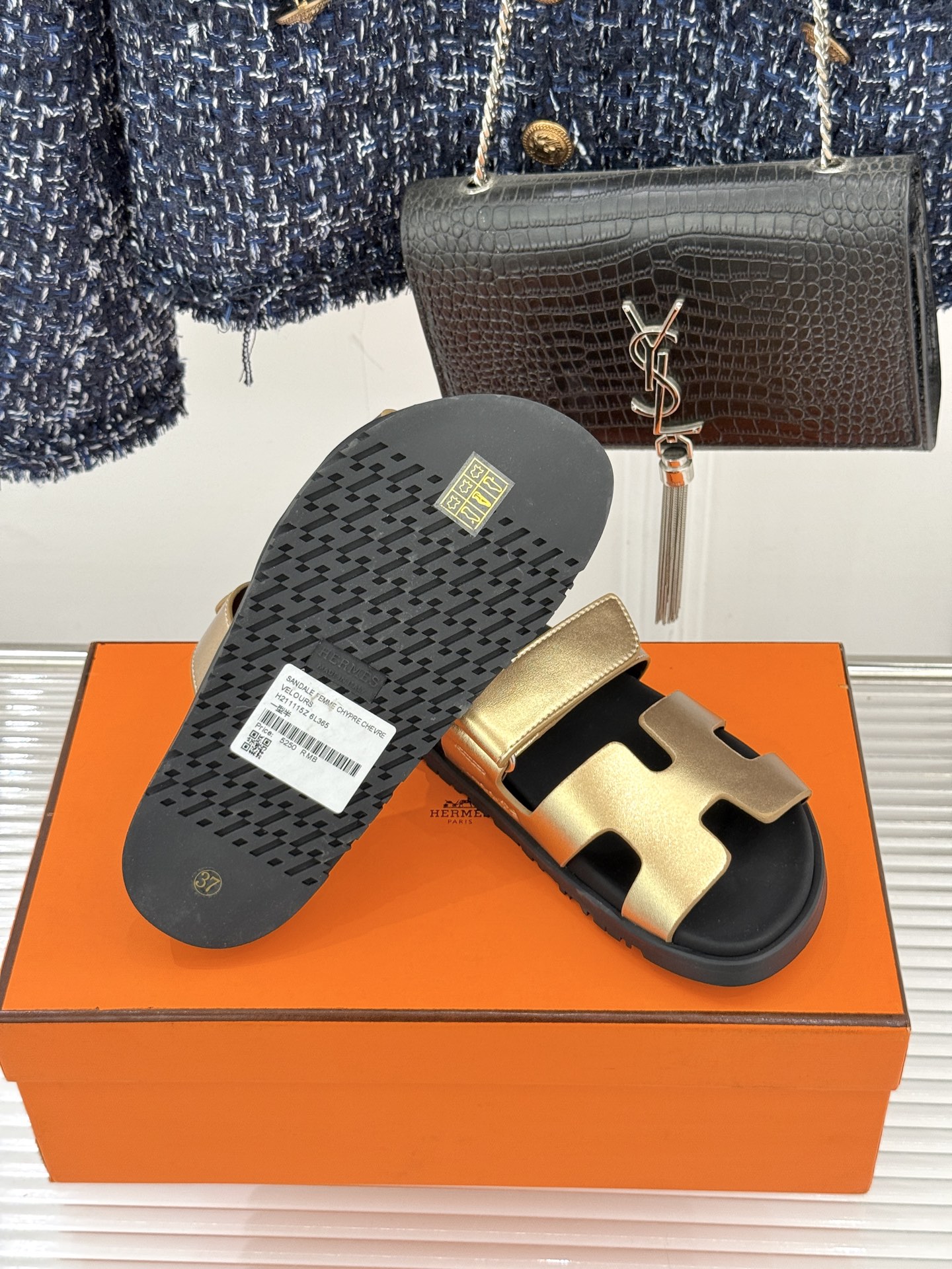 男码➕10Herme*经典 二舅魔术贴H拖鞋二舅鞋夏天的最爱😍仿佛是有一种魔力 越看越好看 刚出的时候不