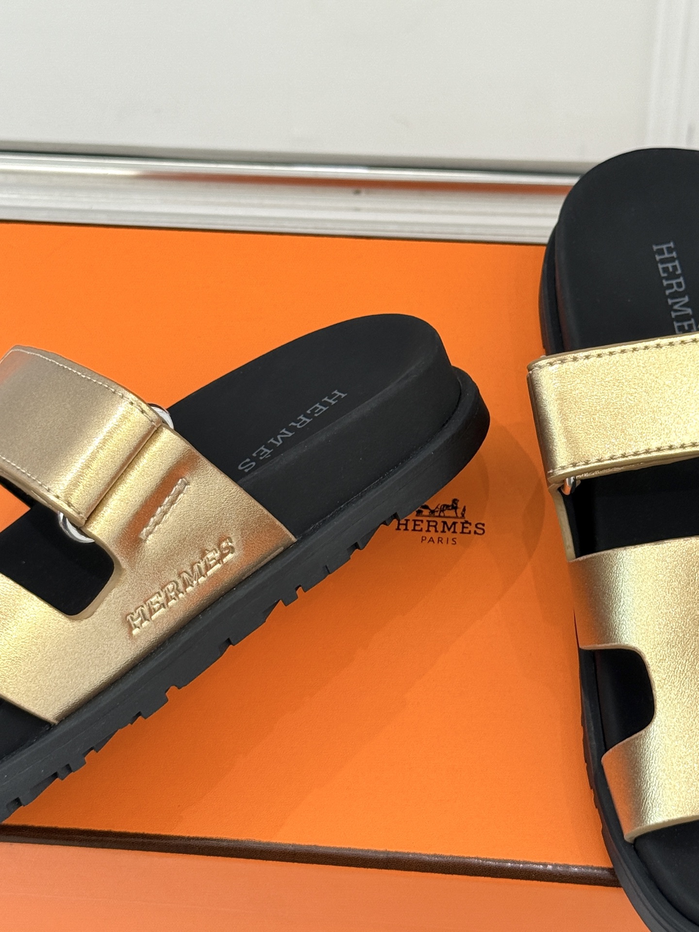 男码➕10Herme*经典 二舅魔术贴H拖鞋二舅鞋夏天的最爱😍仿佛是有一种魔力 越看越好看 刚出的时候不
