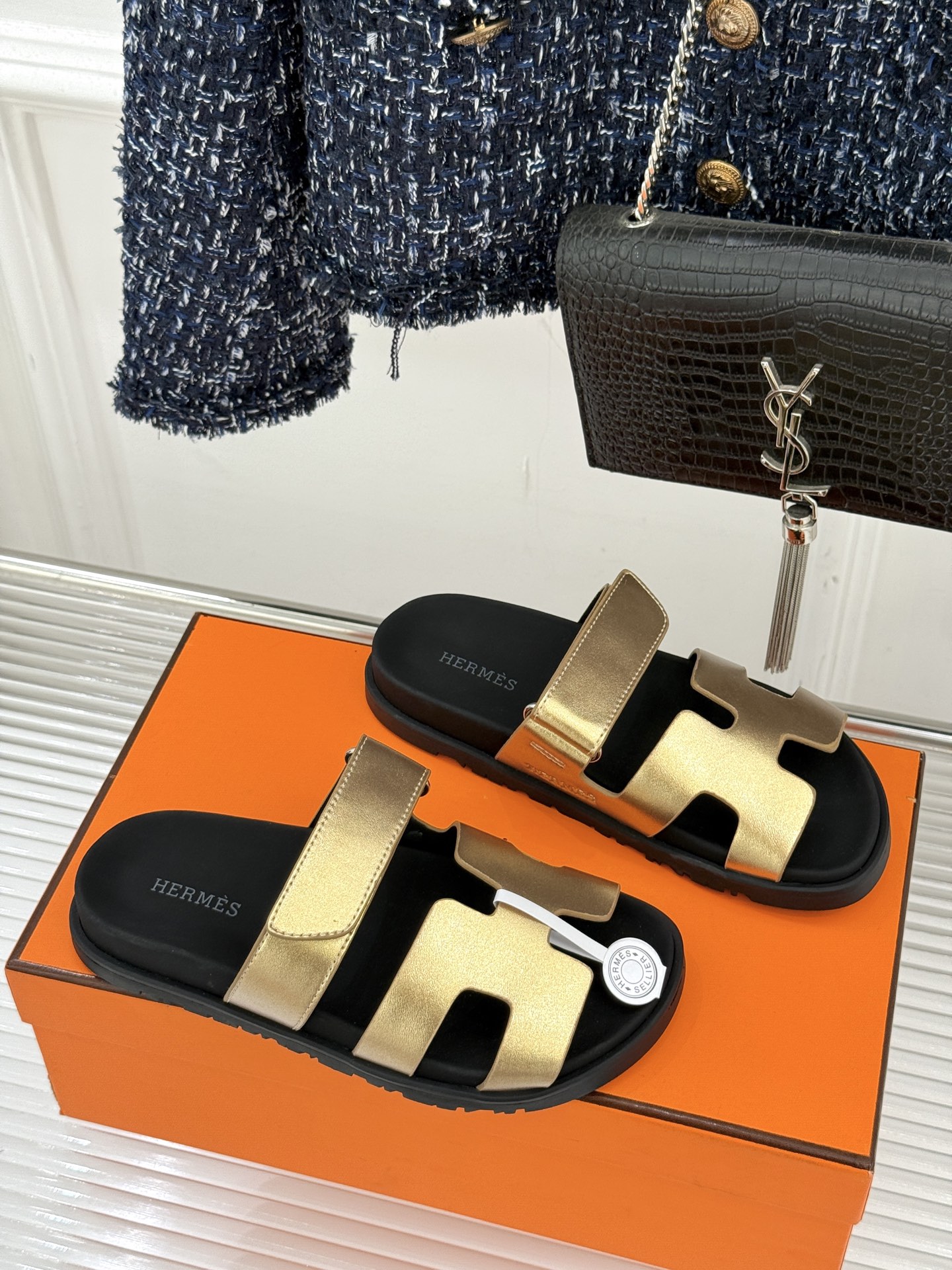 男码➕10Herme*经典 二舅魔术贴H拖鞋二舅鞋夏天的最爱😍仿佛是有一种魔力 越看越好看 刚出的时候不