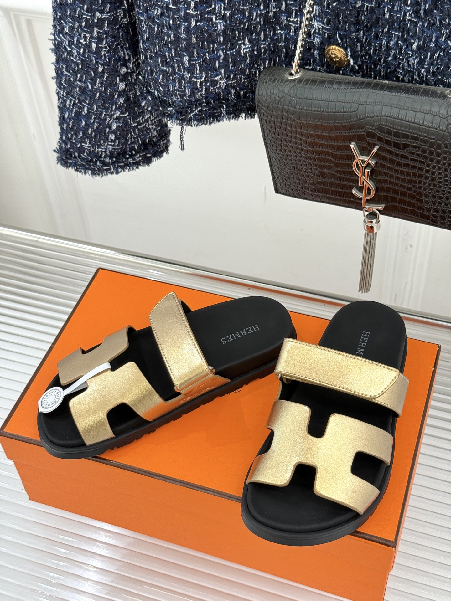 男码➕10Herme*经典 二舅魔术贴H拖鞋二舅鞋夏天的最爱😍仿佛是有一种魔力 越看越好看 刚出的时候不