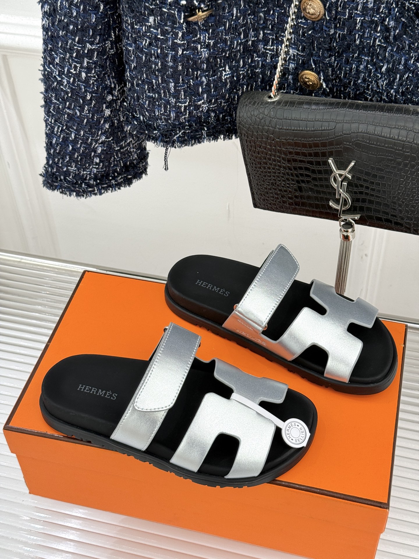 男码➕10Herme*经典 二舅魔术贴H拖鞋二舅鞋夏天的最爱😍仿佛是有一种魔力 越看越好看 刚出的时候不