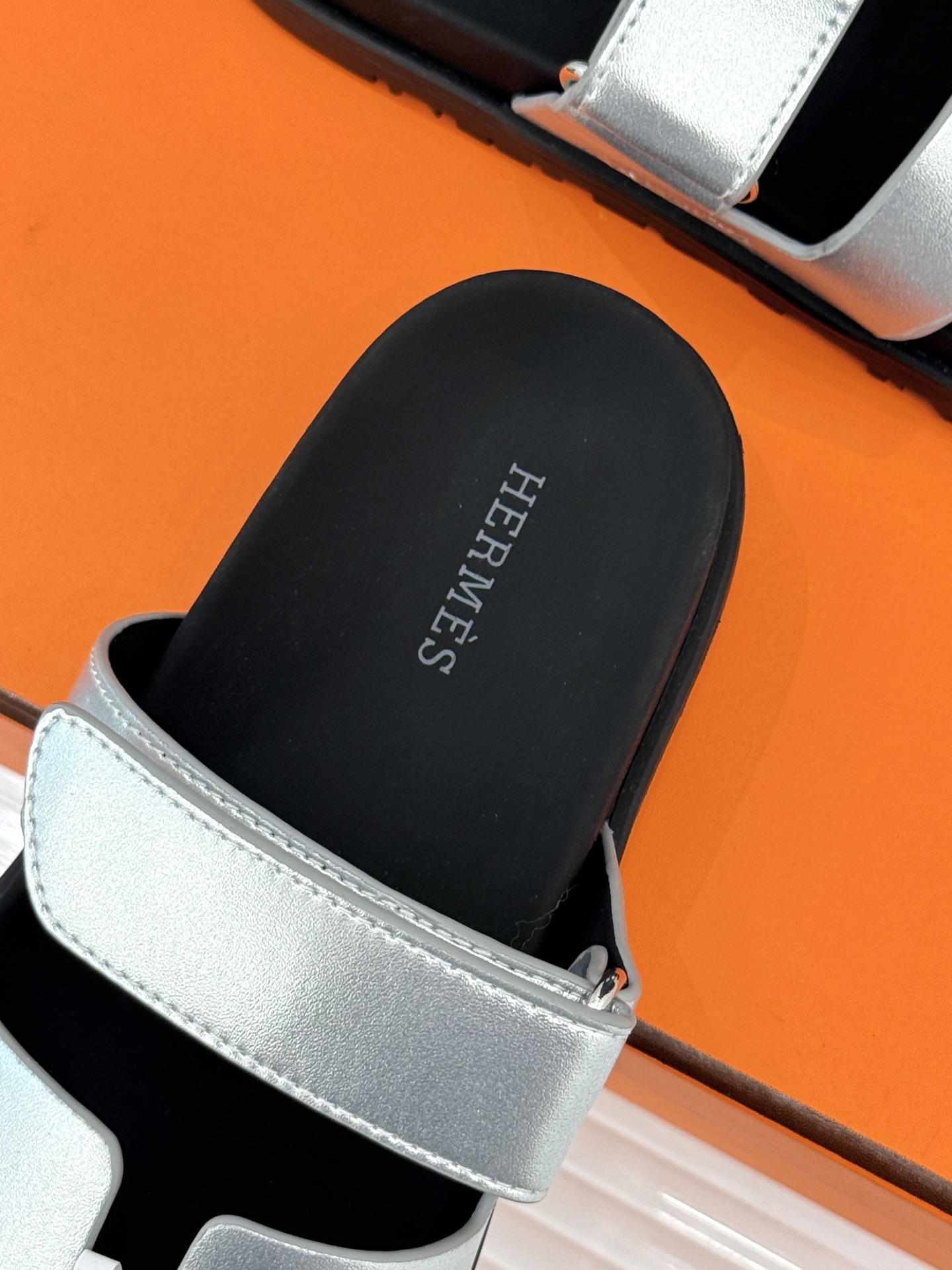 男码➕10Herme*经典 二舅魔术贴H拖鞋二舅鞋夏天的最爱😍仿佛是有一种魔力 越看越好看 刚出的时候不