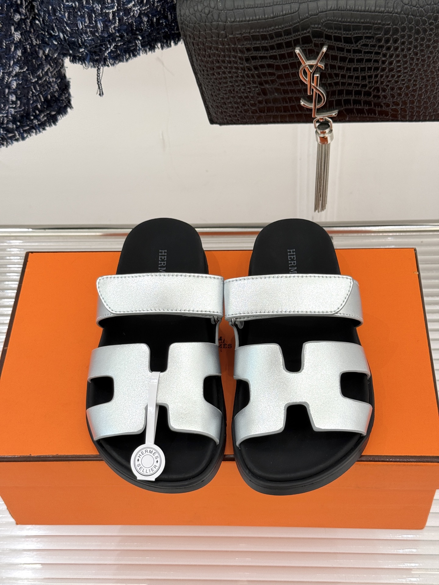男码➕10Herme*经典 二舅魔术贴H拖鞋二舅鞋夏天的最爱😍仿佛是有一种魔力 越看越好看 刚出的时候不