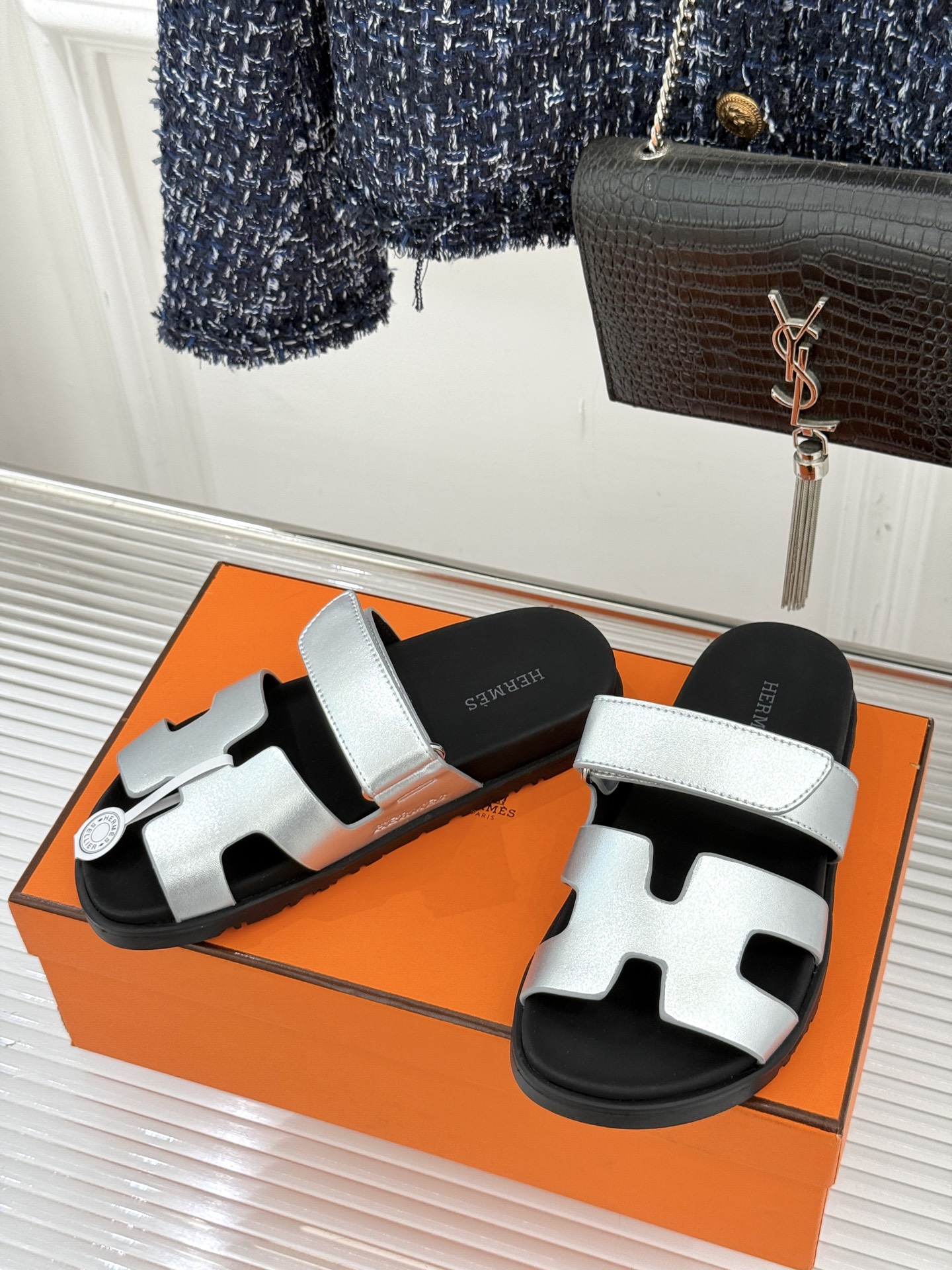 男码➕10Herme*经典 二舅魔术贴H拖鞋二舅鞋夏天的最爱😍仿佛是有一种魔力 越看越好看 刚出的时候不