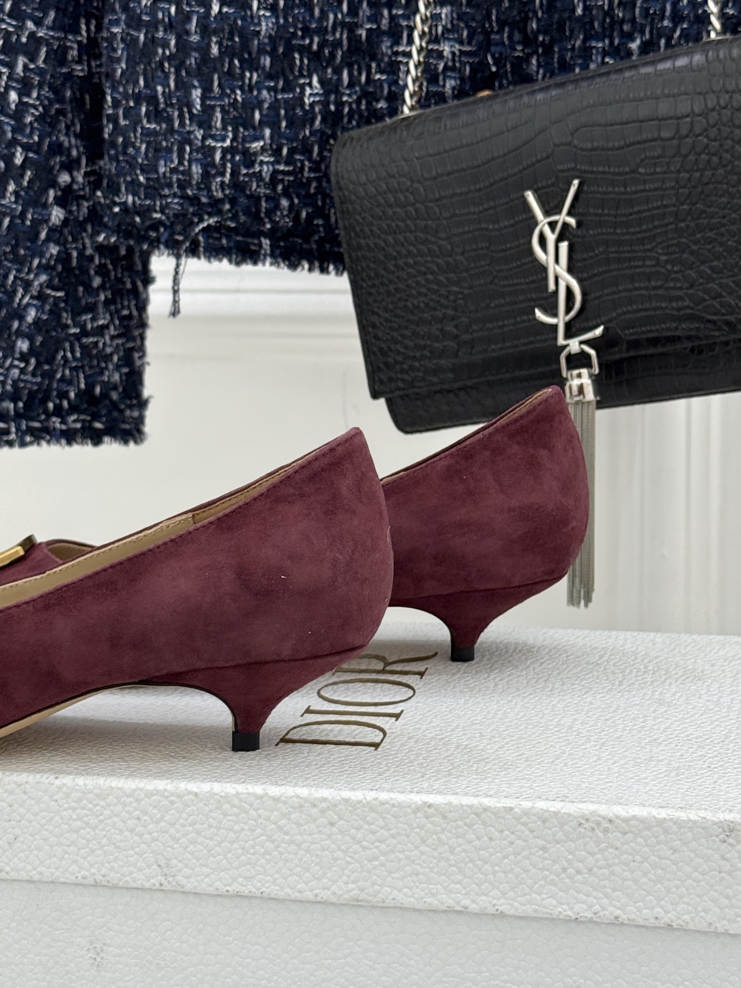 Dior/迪奥25WF新品CD金属扣尖头高跟鞋单鞋这款鞋以利落廓形重塑女性力量美学鞋跟高度拿捏得宜 既衬