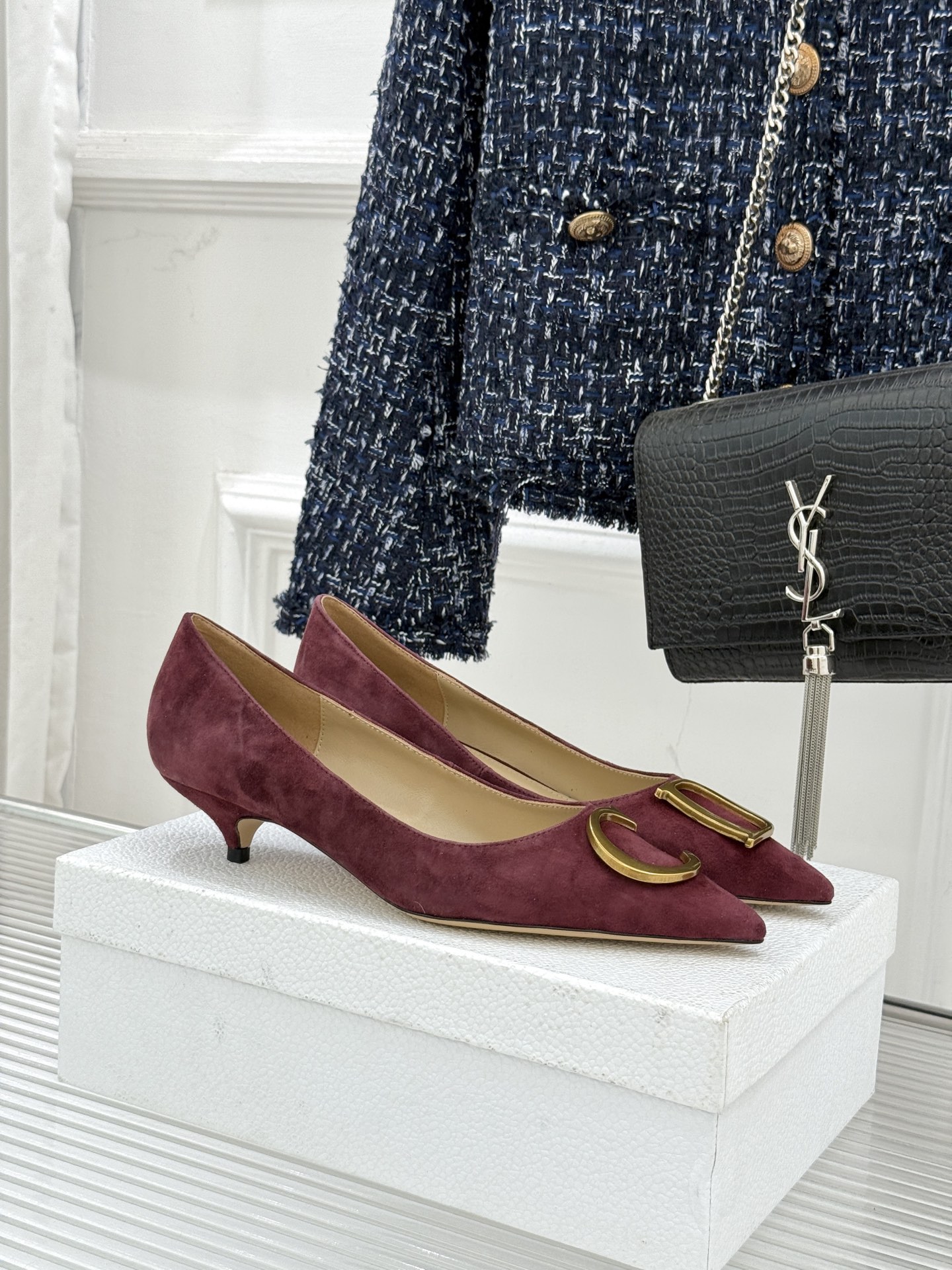 Dior/迪奥25WF新品CD金属扣尖头高跟鞋单鞋这款鞋以利落廓形重塑女性力量美学鞋跟高度拿捏得宜 既衬