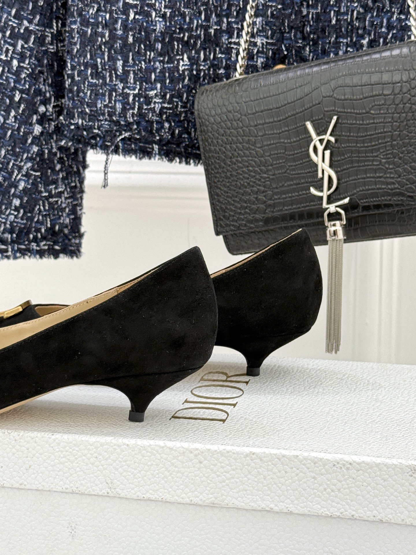 Dior/迪奥25WF新品CD金属扣尖头高跟鞋单鞋这款鞋以利落廓形重塑女性力量美学鞋跟高度拿捏得宜 既衬