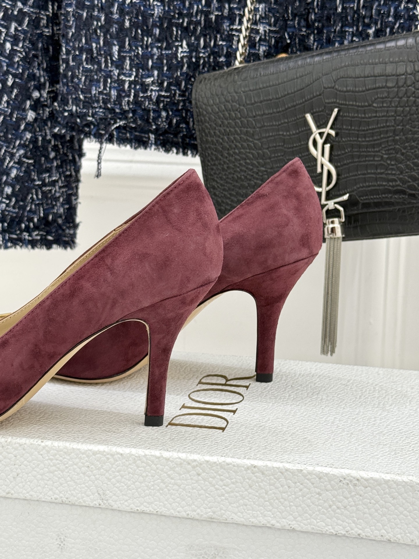 Dior/迪奥25WF新品CD金属扣尖头高跟鞋单鞋这款鞋以利落廓形重塑女性力量美学鞋跟高度拿捏得宜 既衬