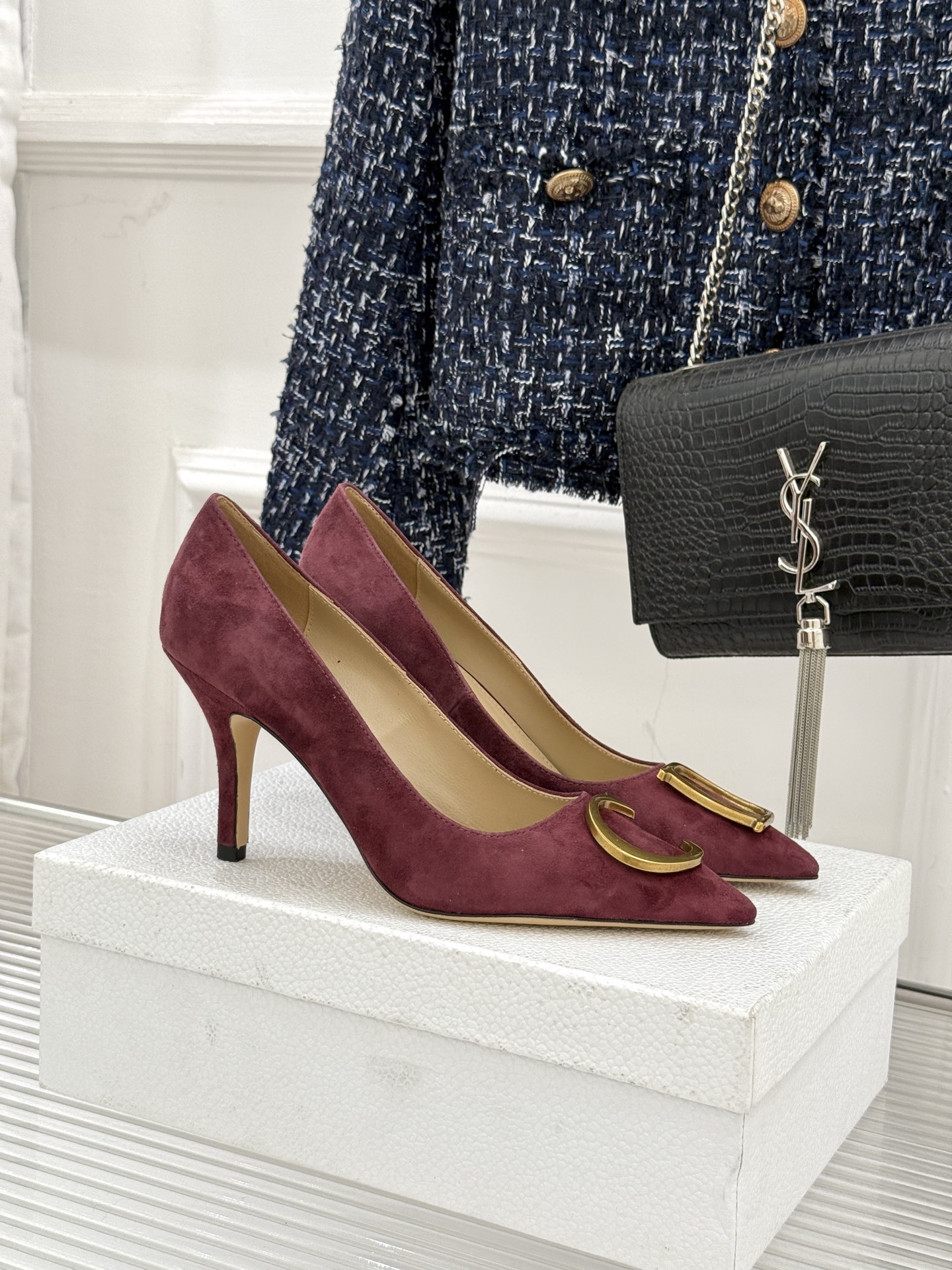 Dior/迪奥25WF新品CD金属扣尖头高跟鞋单鞋这款鞋以利落廓形重塑女性力量美学鞋跟高度拿捏得宜 既衬