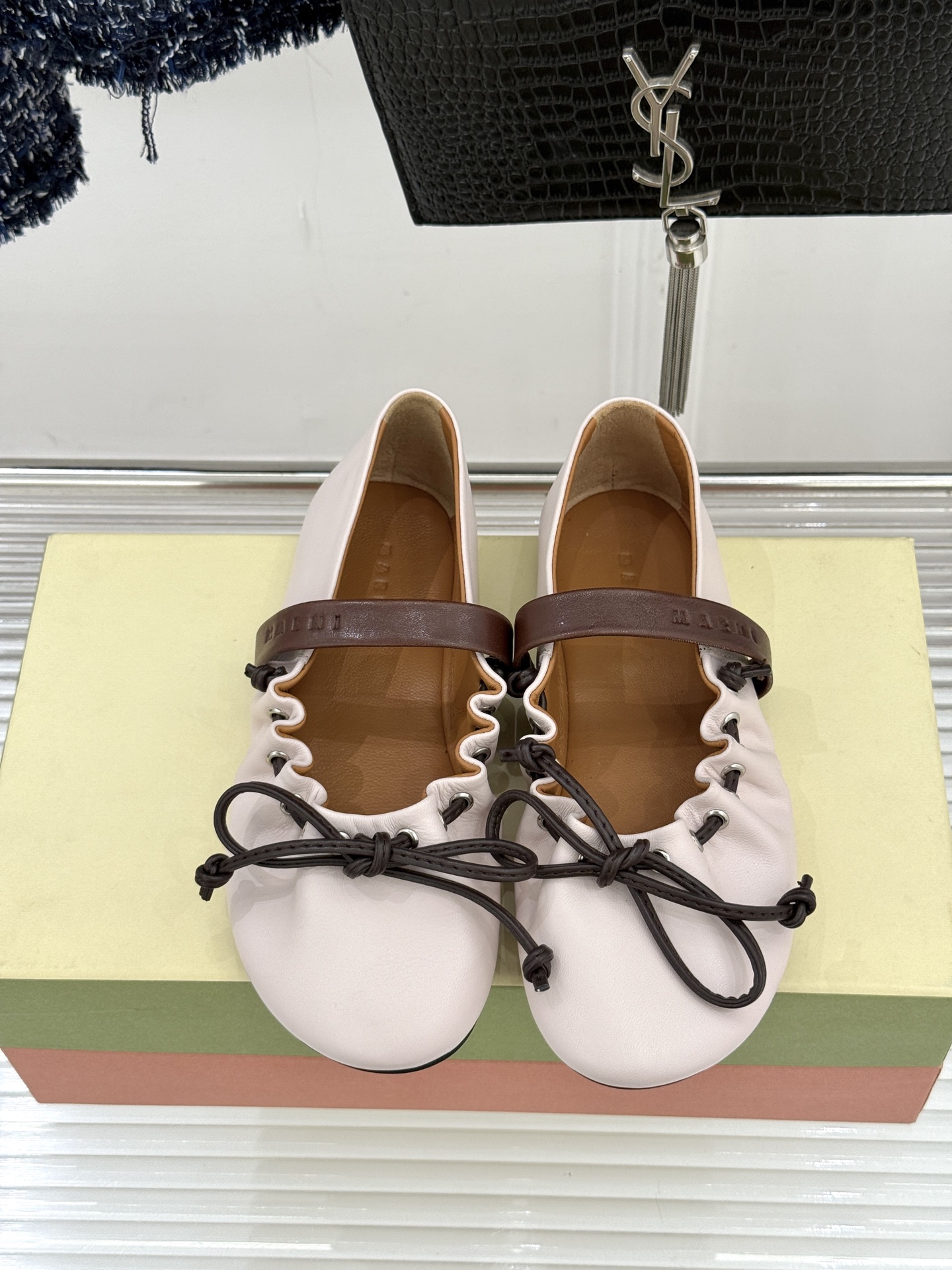 Marni 26WF新品蝴蝶结平底芭蕾舞玛丽珍鞋当Marni的高定基因邂逅玛丽珍经典鞋型平底姿态藏着不费