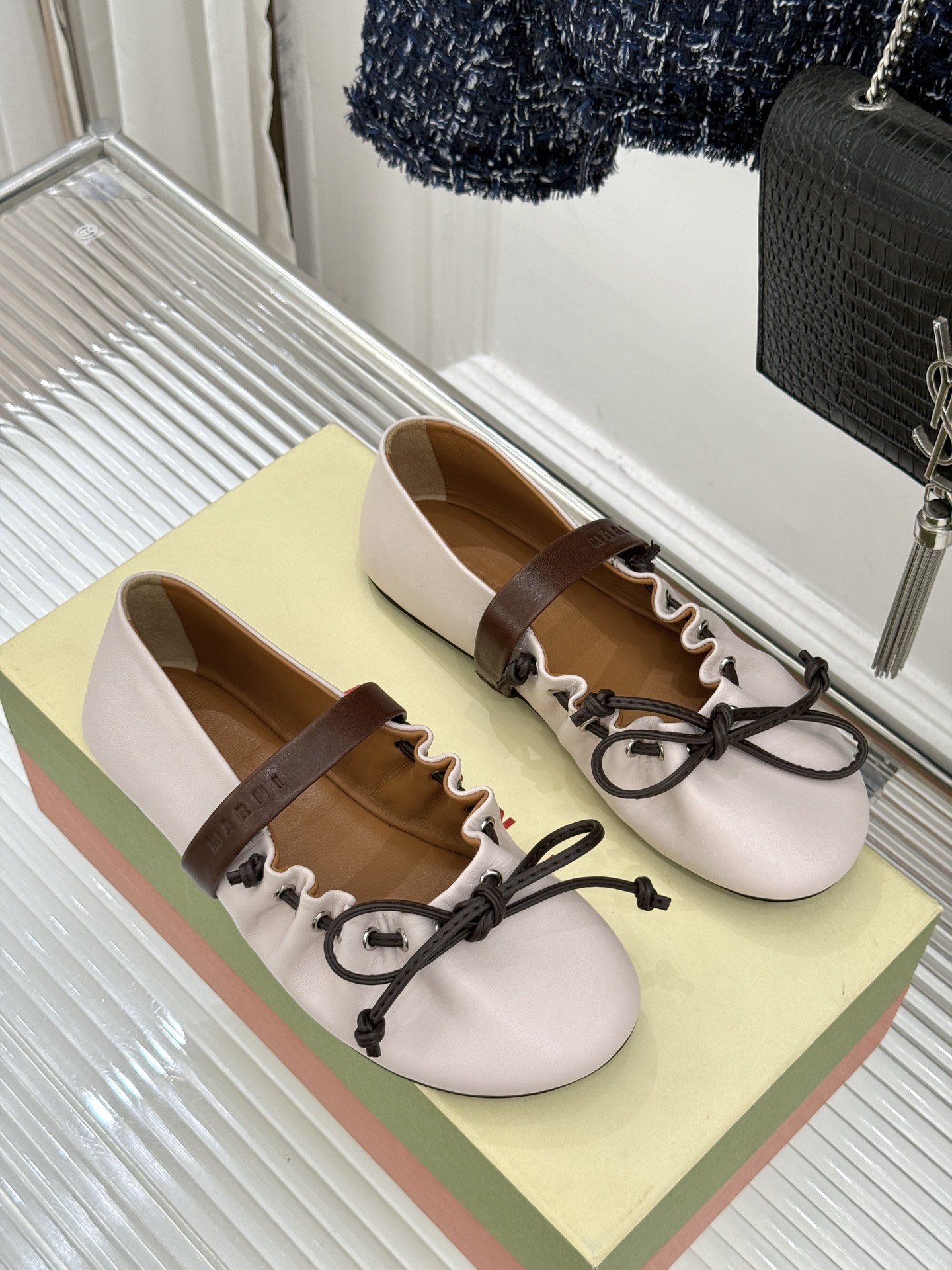 Marni 26WF新品蝴蝶结平底芭蕾舞玛丽珍鞋当Marni的高定基因邂逅玛丽珍经典鞋型平底姿态藏着不费