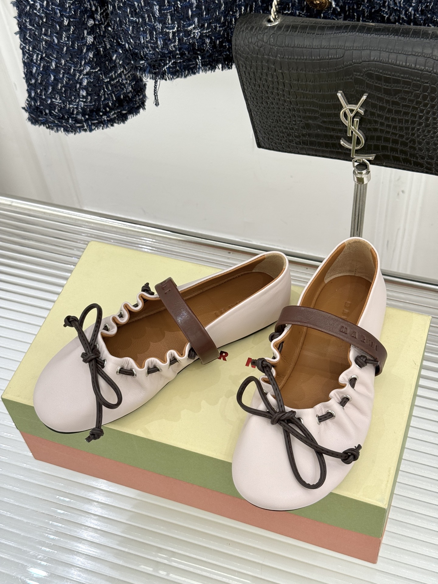 Marni 26WF新品蝴蝶结平底芭蕾舞玛丽珍鞋当Marni的高定基因邂逅玛丽珍经典鞋型平底姿态藏着不费
