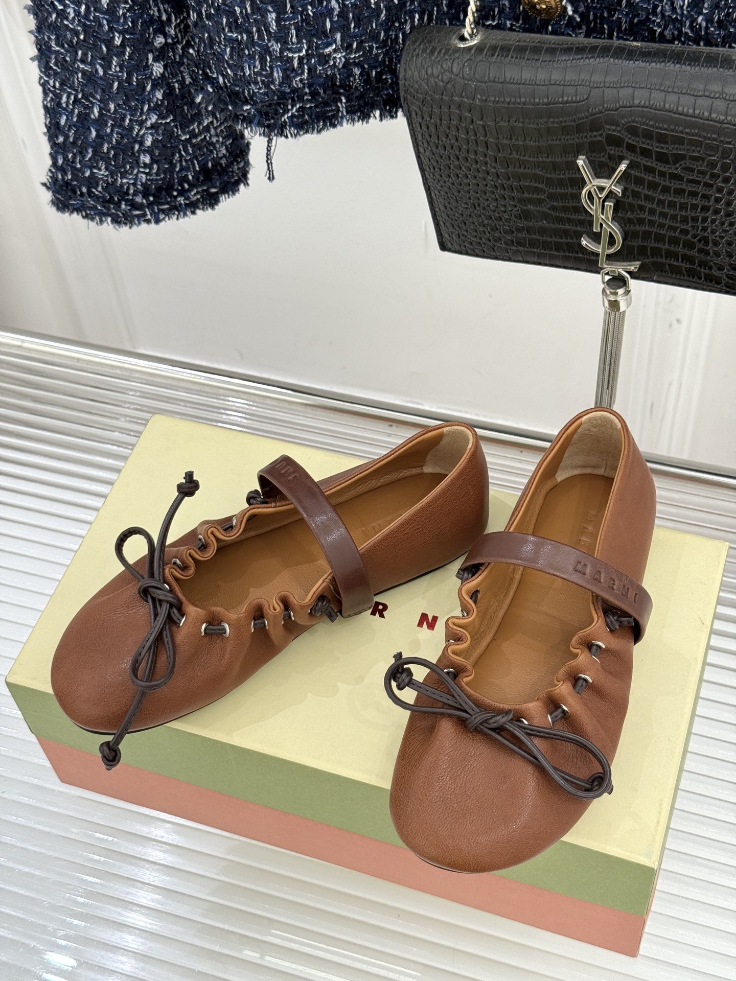 Marni 26WF新品蝴蝶结平底芭蕾舞玛丽珍鞋当Marni的高定基因邂逅玛丽珍经典鞋型平底姿态藏着不费