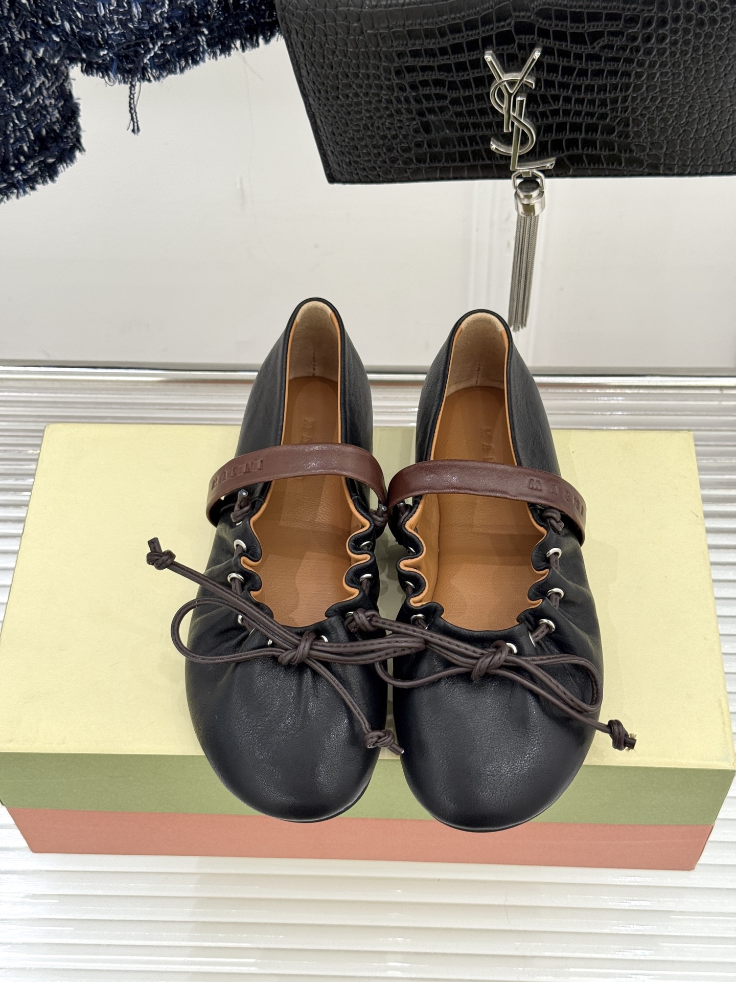 Marni 26WF新品蝴蝶结平底芭蕾舞玛丽珍鞋当Marni的高定基因邂逅玛丽珍经典鞋型平底姿态藏着不费