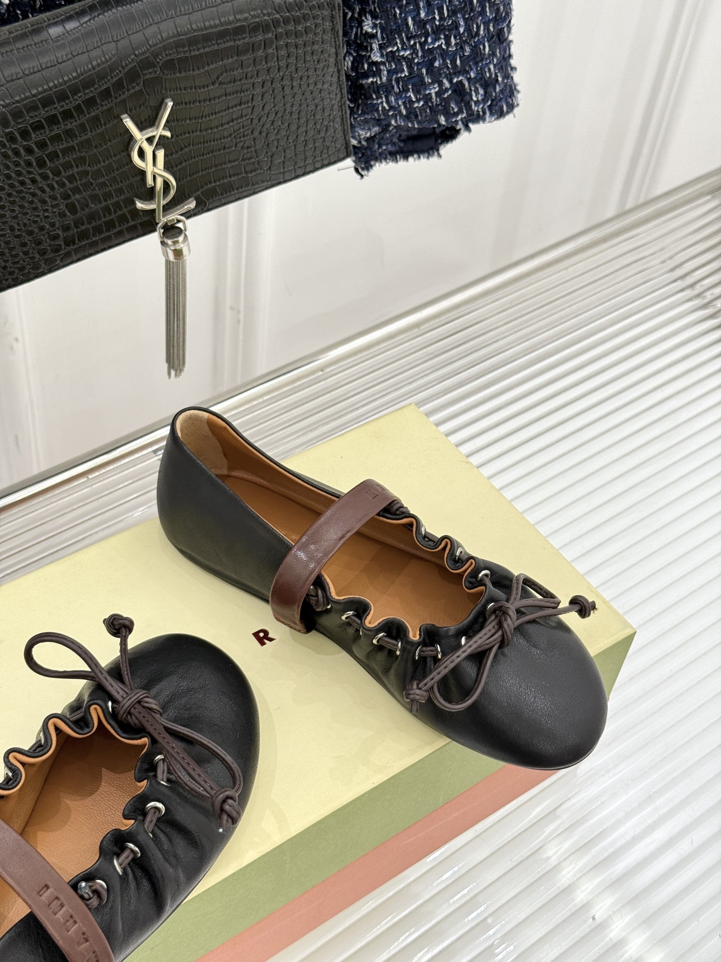 Marni 26WF新品蝴蝶结平底芭蕾舞玛丽珍鞋当Marni的高定基因邂逅玛丽珍经典鞋型平底姿态藏着不费