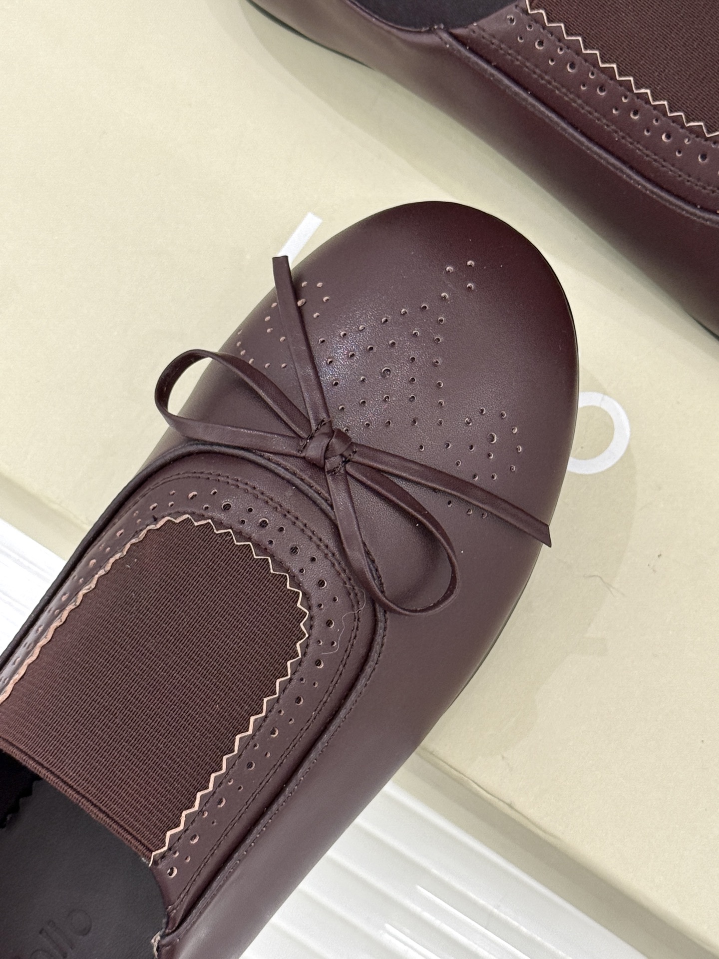 Unfolio 26WF新品复古雕花蝴蝶结单鞋Unfolio新款复古单鞋以时光为灵感演绎法式优雅与英伦浪