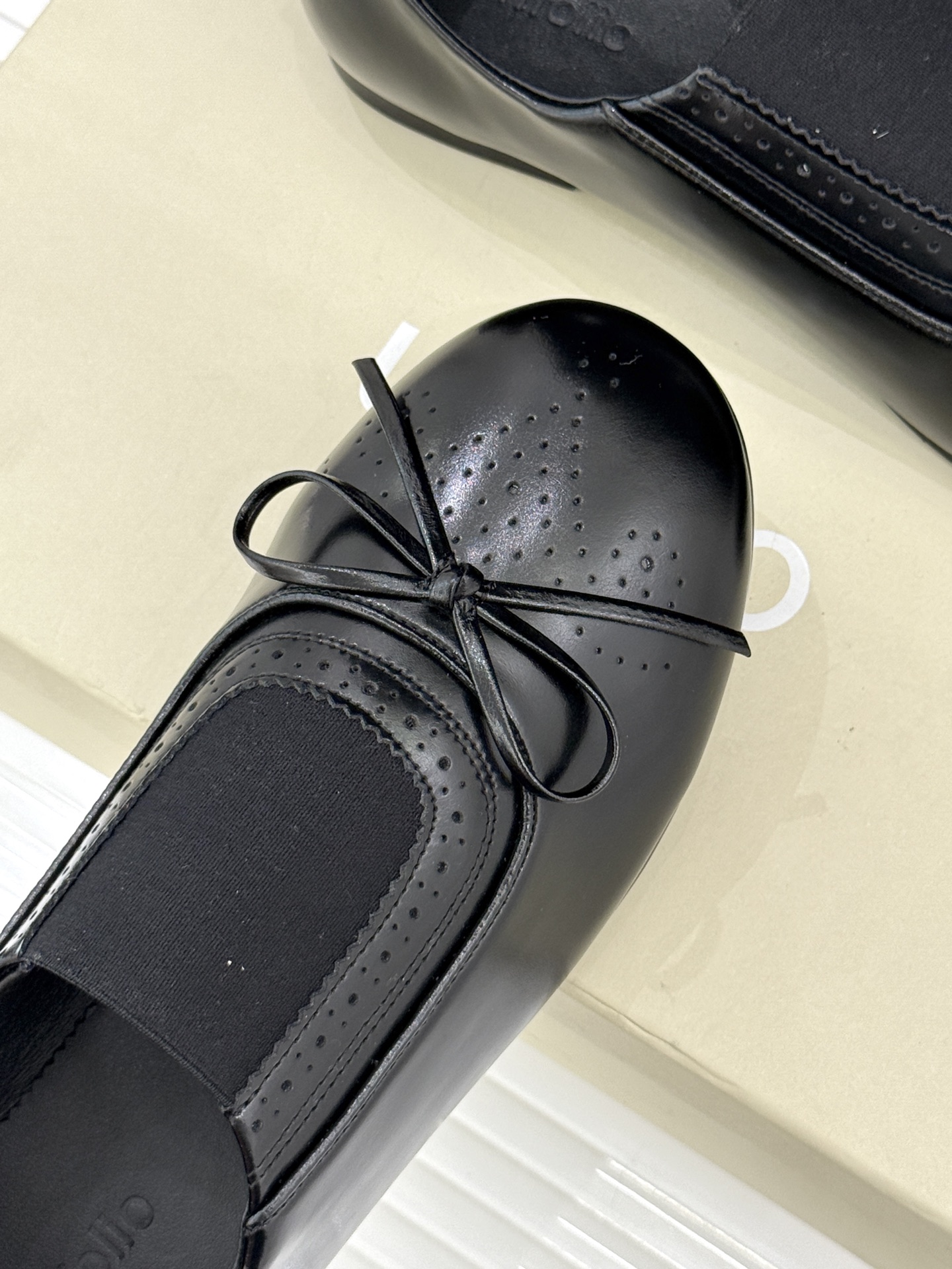 Unfolio 26WF新品复古雕花蝴蝶结单鞋Unfolio新款复古单鞋以时光为灵感演绎法式优雅与英伦浪