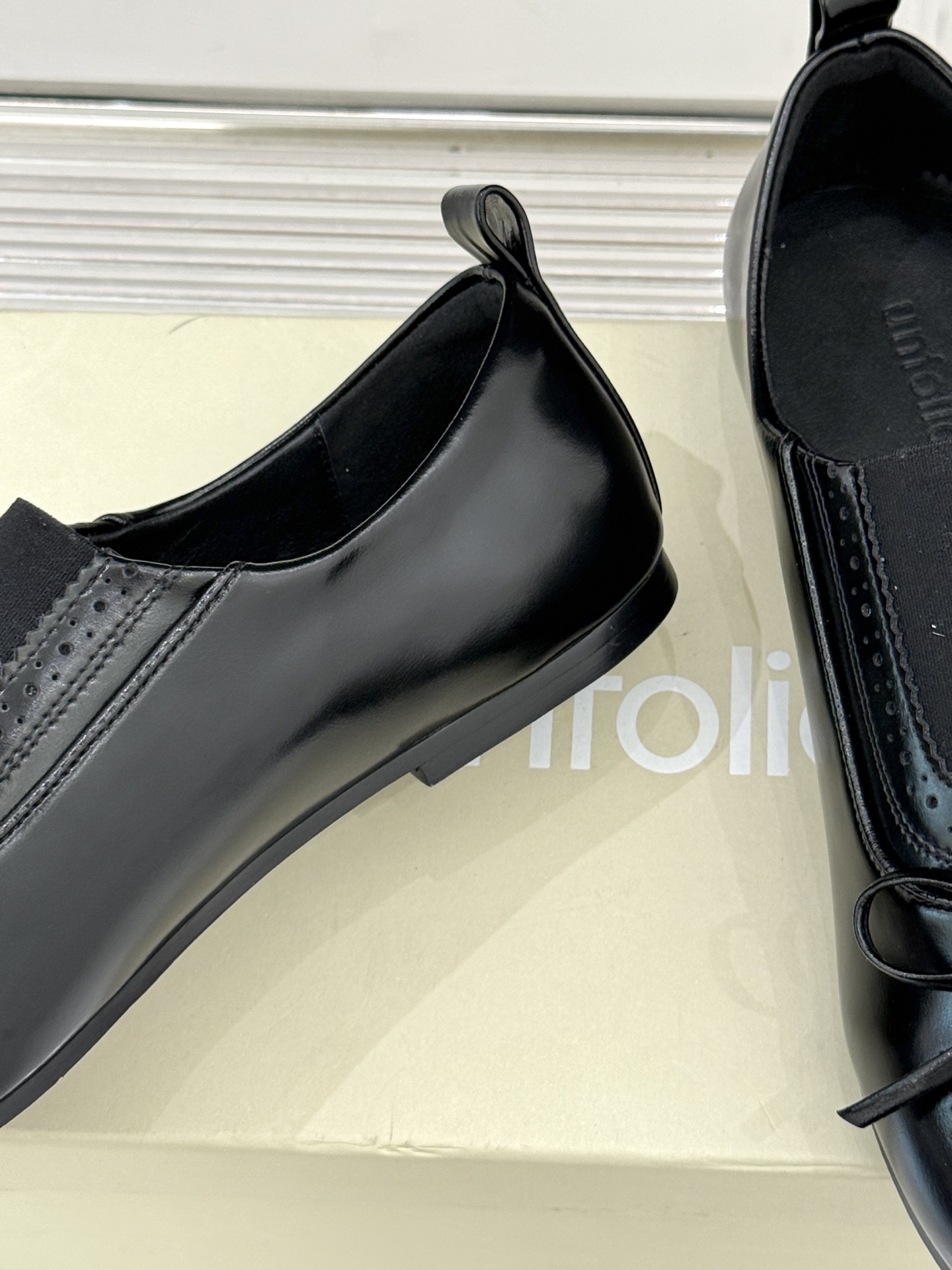 Unfolio 26WF新品复古雕花蝴蝶结单鞋Unfolio新款复古单鞋以时光为灵感演绎法式优雅与英伦浪