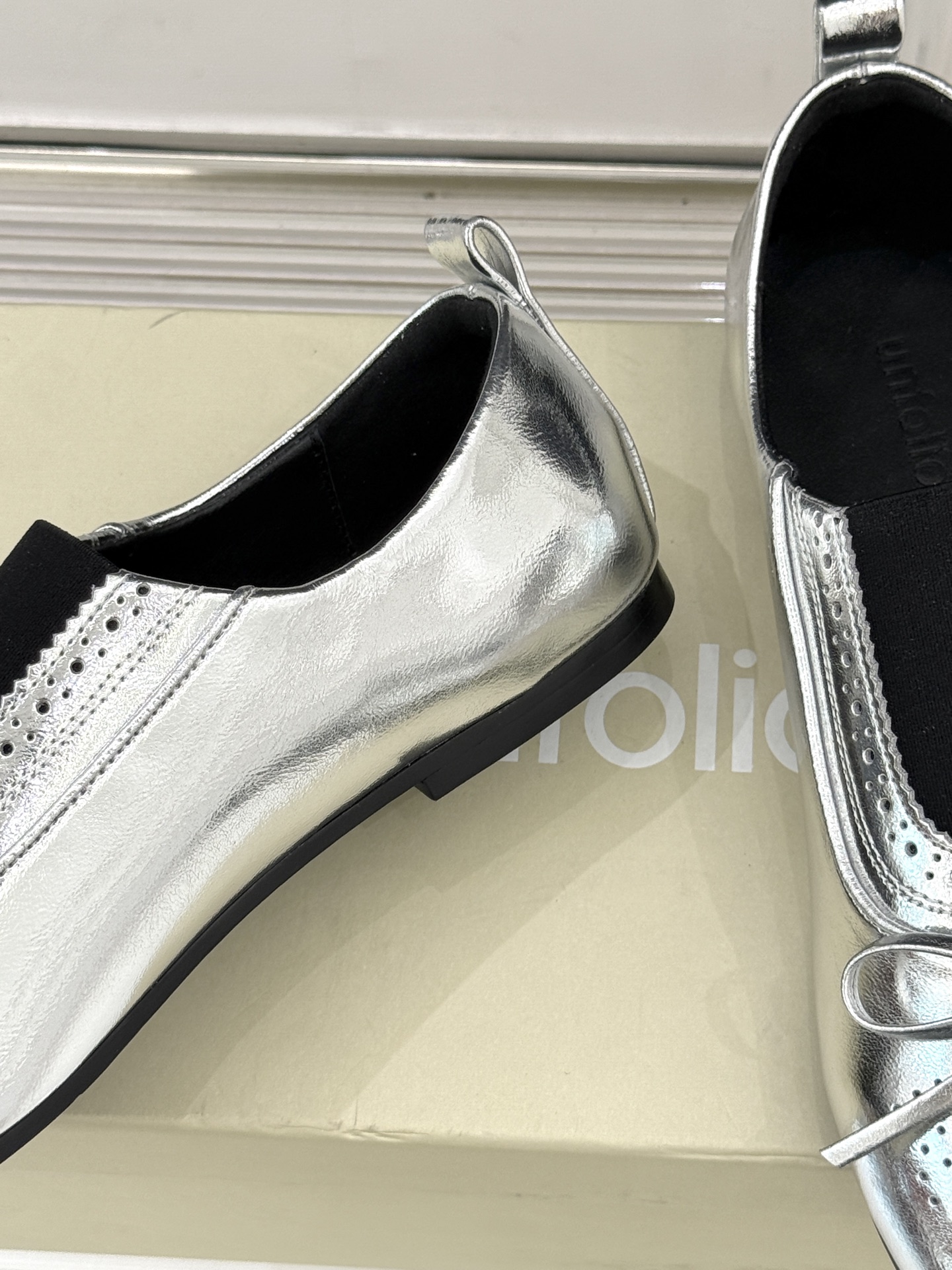 Unfolio 26WF新品复古雕花蝴蝶结单鞋Unfolio新款复古单鞋以时光为灵感演绎法式优雅与英伦浪