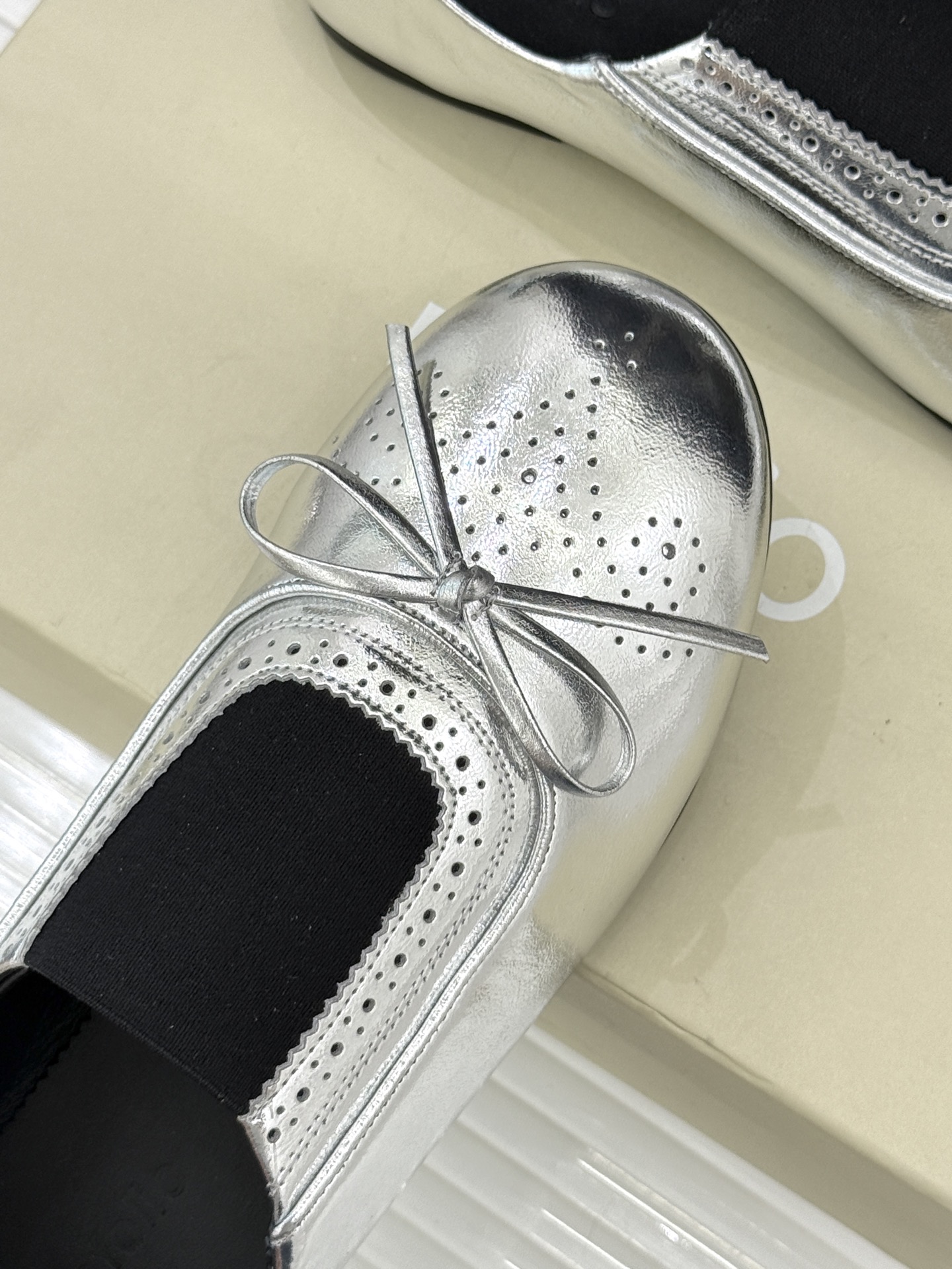 Unfolio 26WF新品复古雕花蝴蝶结单鞋Unfolio新款复古单鞋以时光为灵感演绎法式优雅与英伦浪