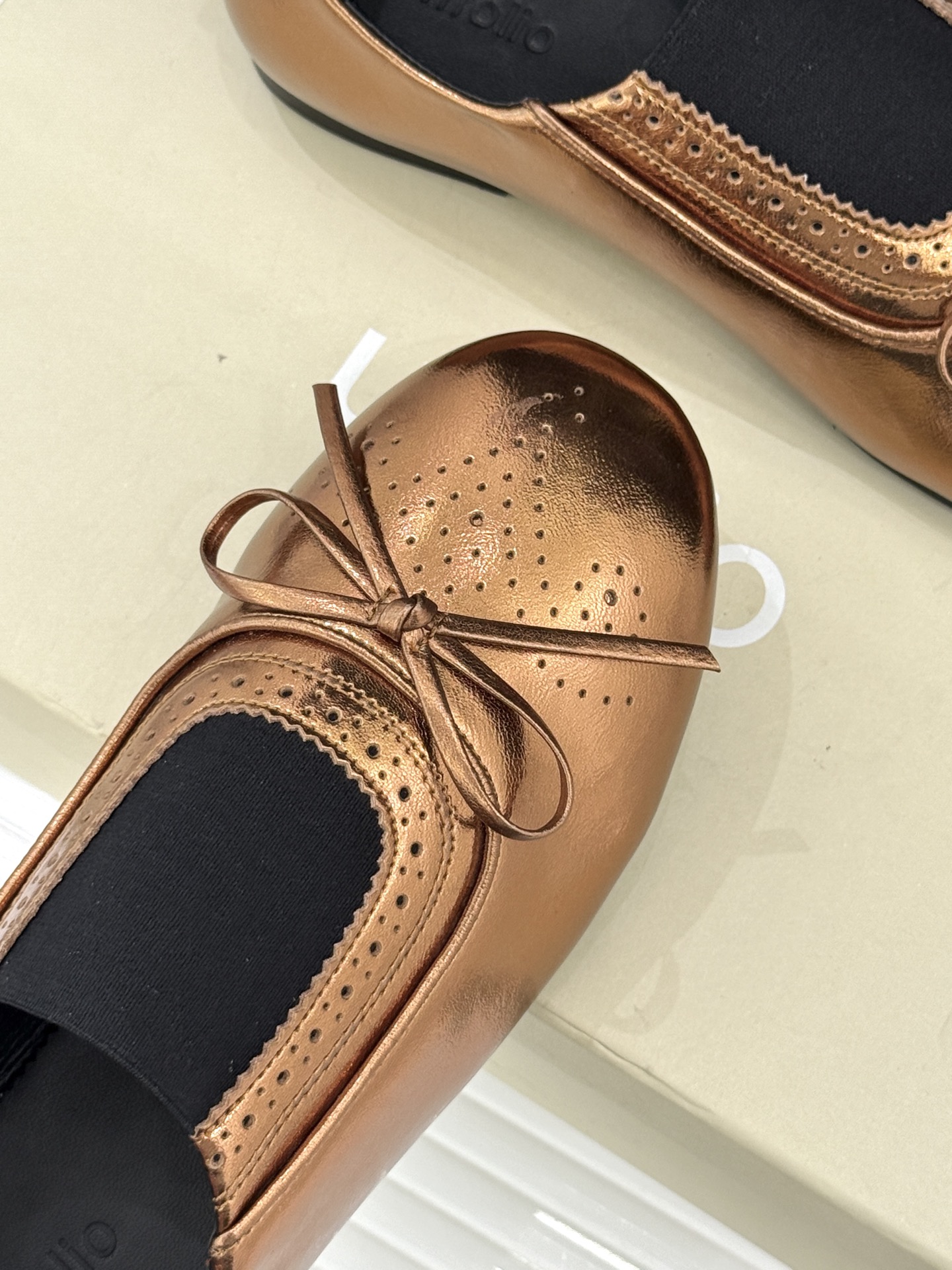 Unfolio 26WF新品复古雕花蝴蝶结单鞋Unfolio新款复古单鞋以时光为灵感演绎法式优雅与英伦浪